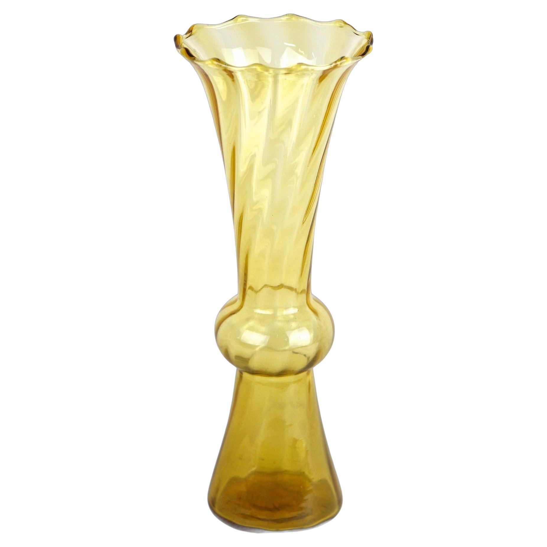 20th Century Art Deco Glass Vase, Amber-Colored, Austria ca. 1920 in vendita