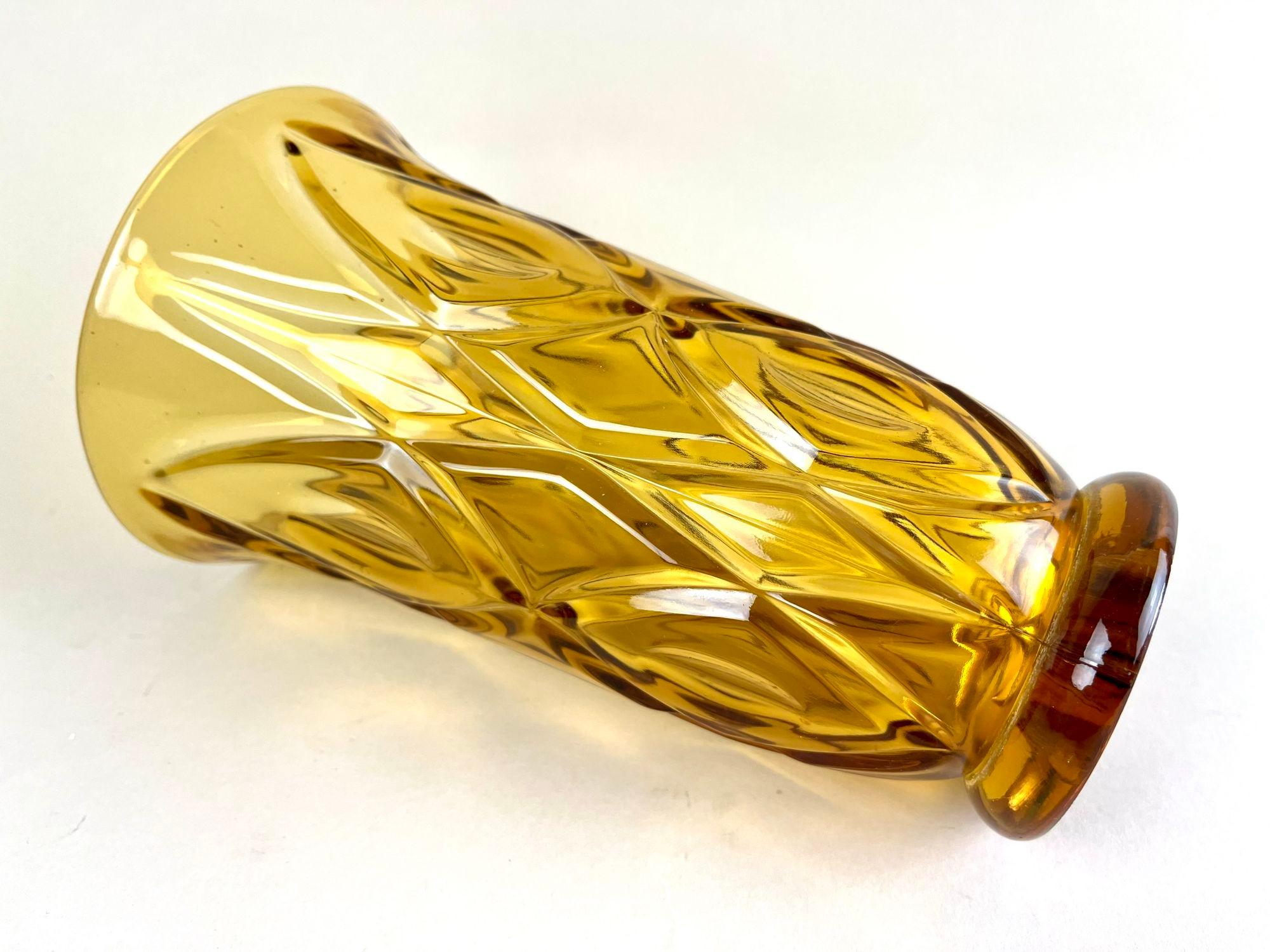 Vaso in vetro Art Deco del XX secolo, color ambra - Austria circa 1920 in vendita 2