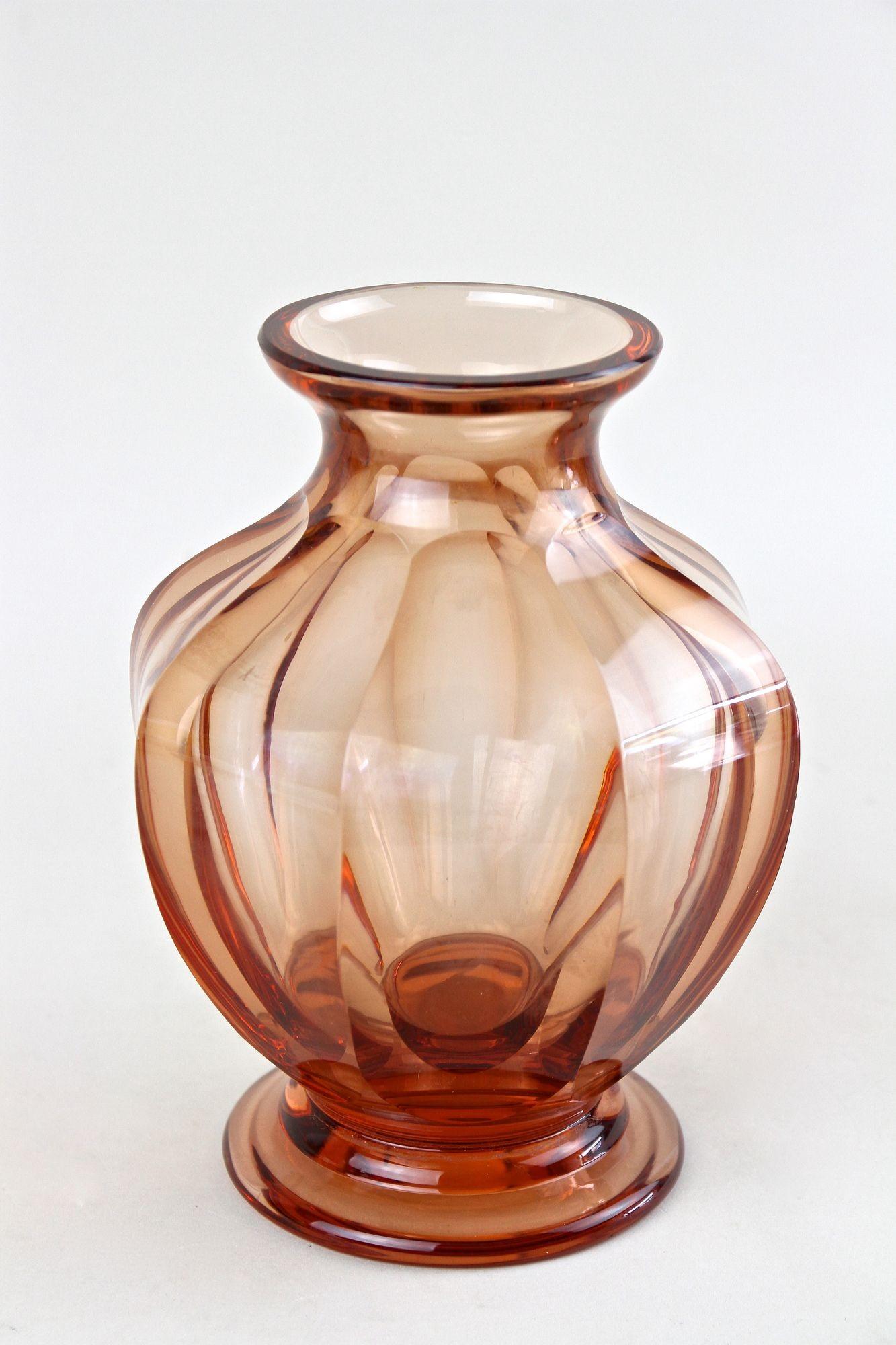 Vase Art déco du 20ème siècle, couleur corail, Autriche, vers 1920 en vente 4