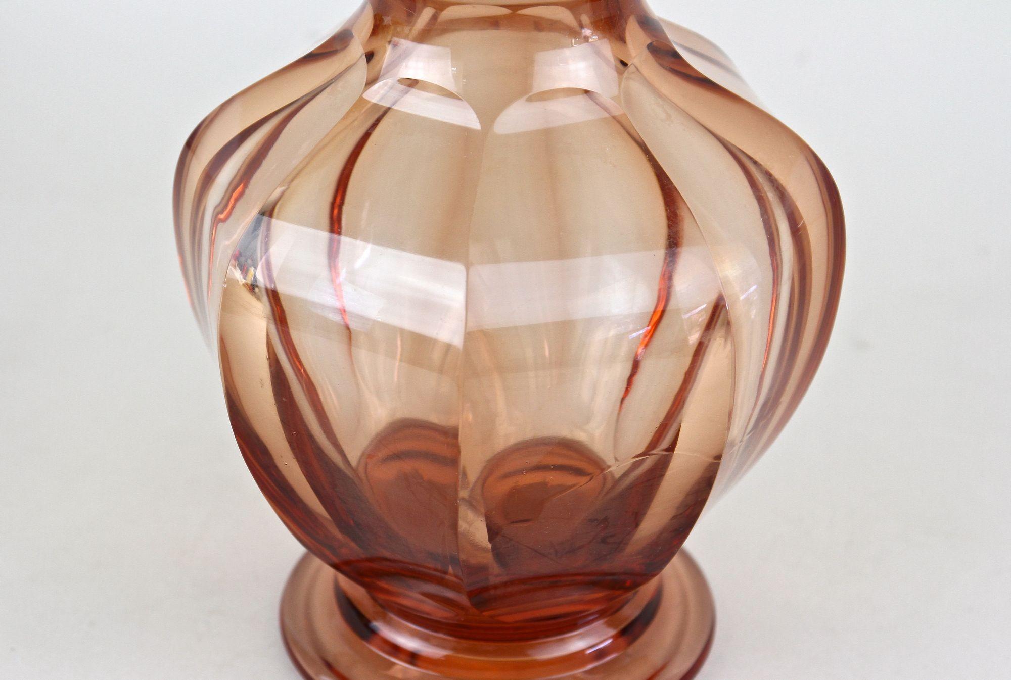 Vase Art déco du 20ème siècle, couleur corail, Autriche, vers 1920 en vente 9