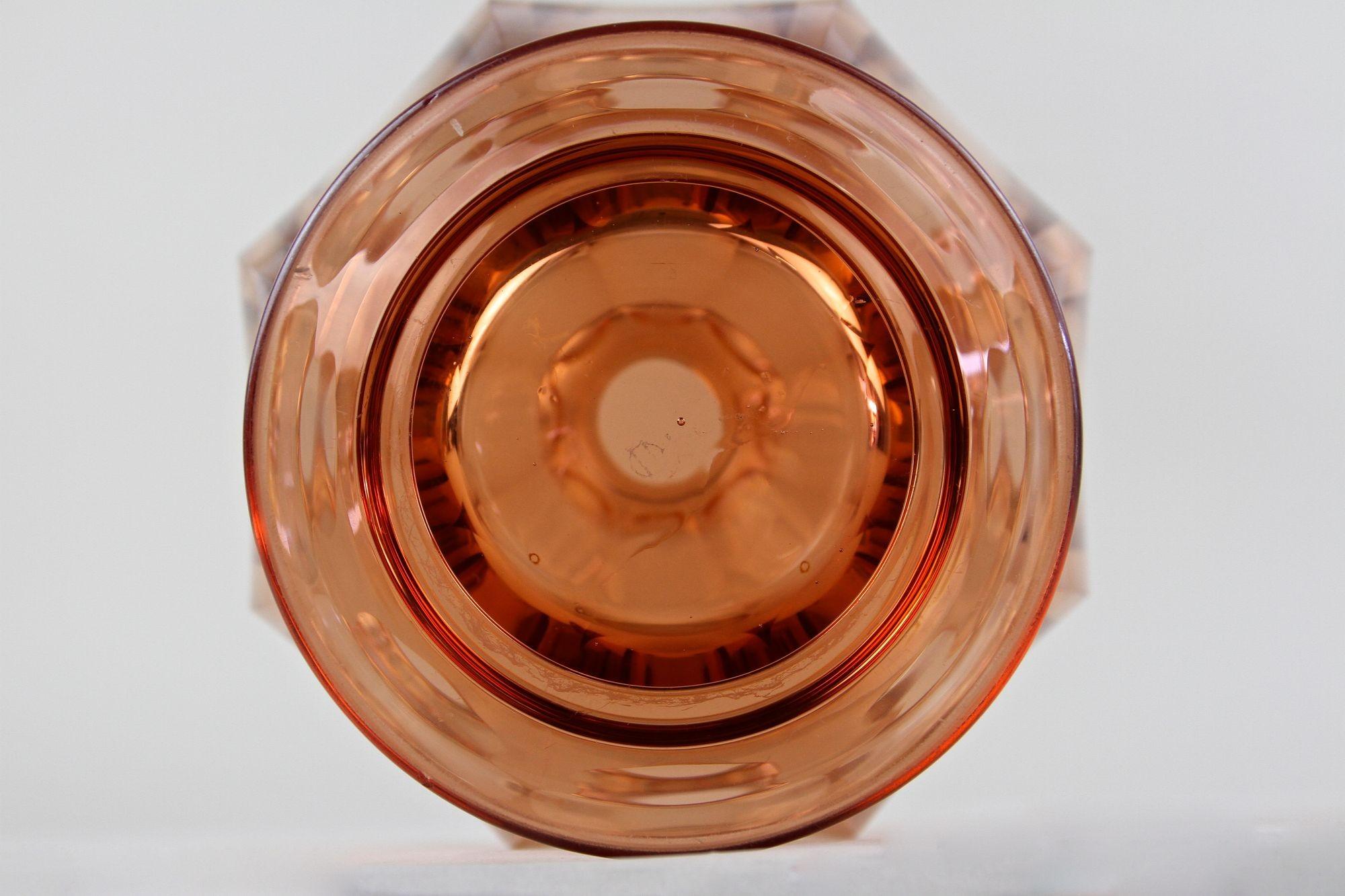 Vase Art déco du 20ème siècle, couleur corail, Autriche, vers 1920 en vente 10