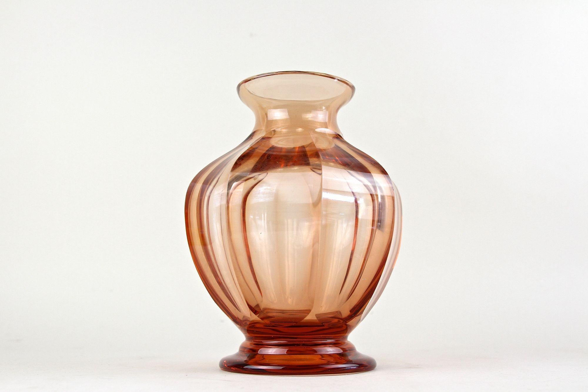 Vase Art déco du 20ème siècle, couleur corail, Autriche, vers 1920 en vente 2