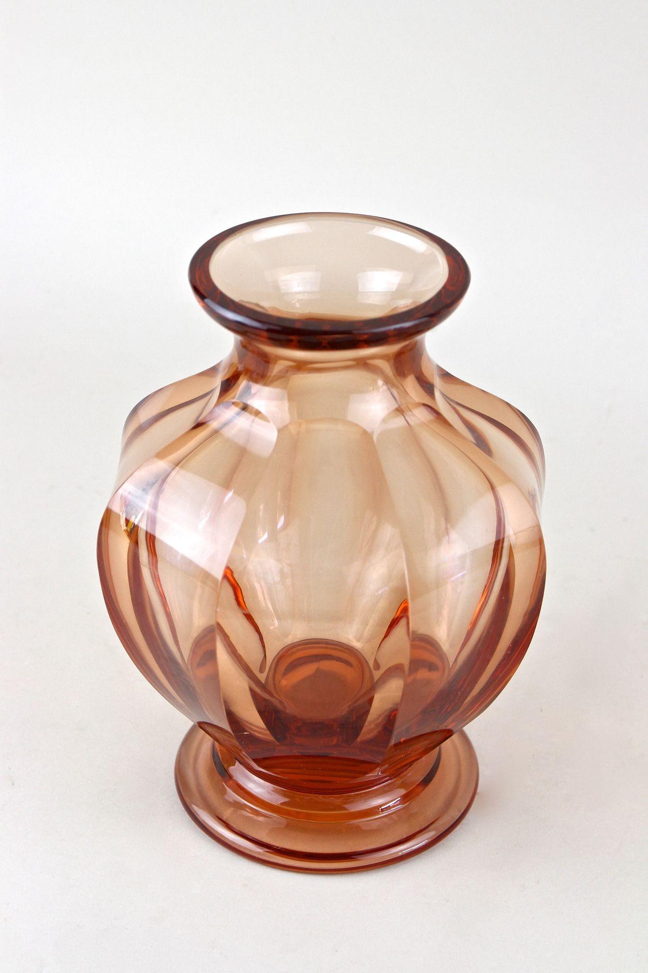 Vase Art déco du 20ème siècle, couleur corail, Autriche, vers 1920 en vente 3