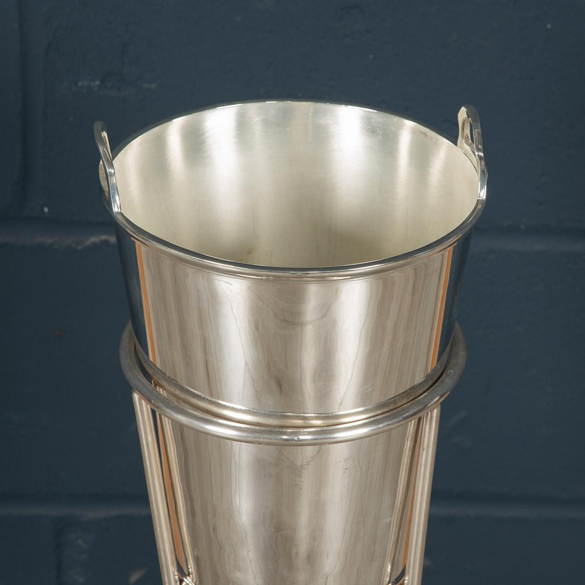 20th Century Art Deco Ice Bucket on Stand by Elkington & Co In Good Condition In Royal Tunbridge Wells, Kent