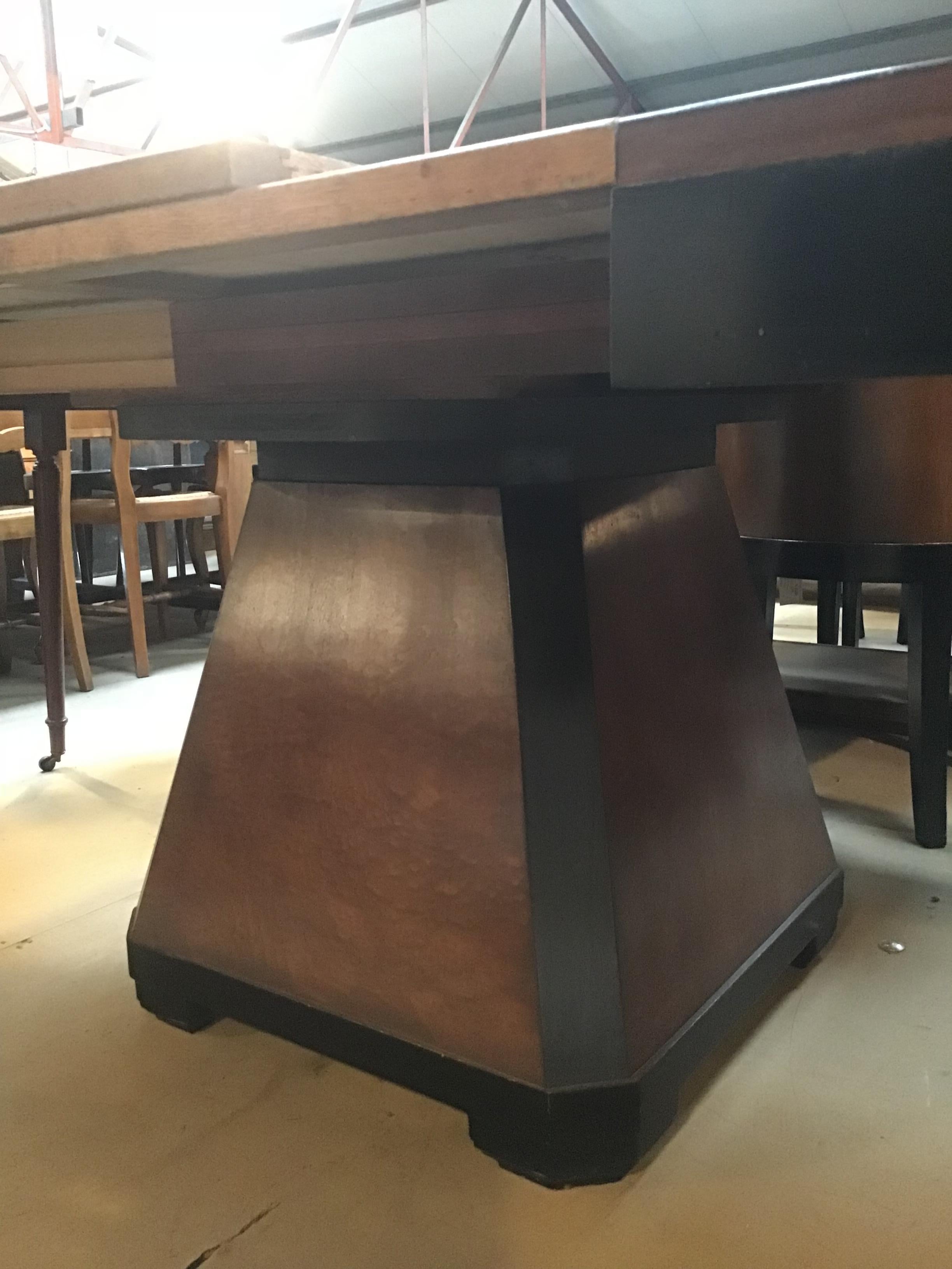 20th Century Art Deco Italian Mahogany Wood Extendible Table from 1950s For Sale 2
