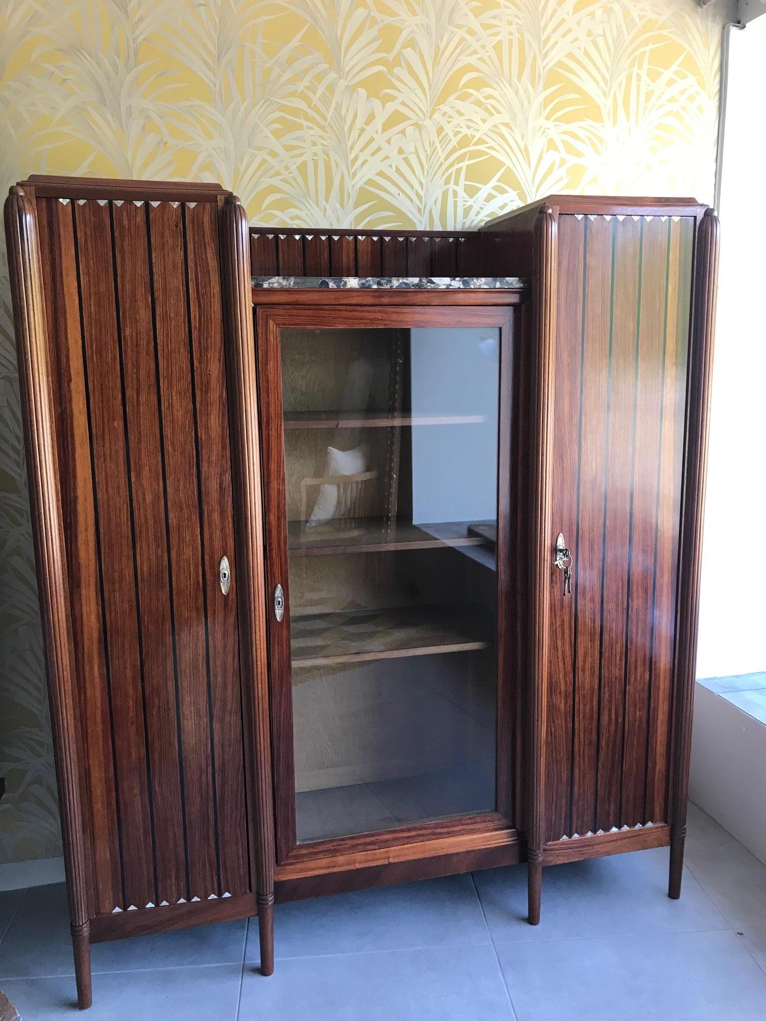 French 20th Century Art Deco Macassar and Mother of Pearl Inlaid Vitrine, 1930s