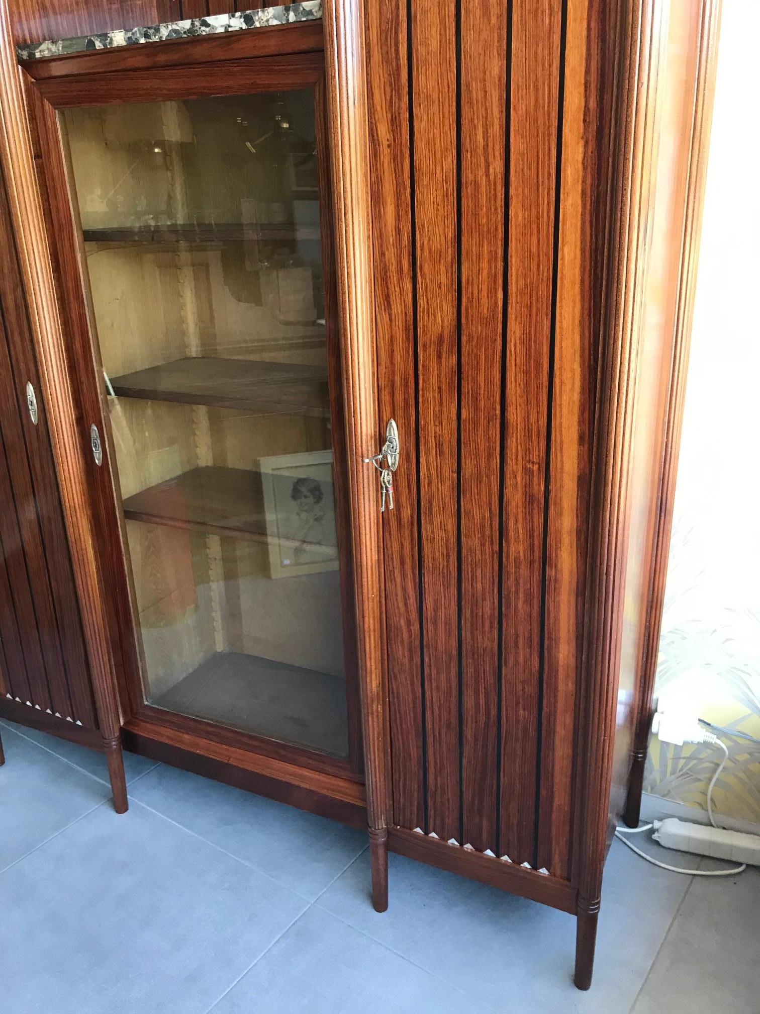 Mid-20th Century 20th Century Art Deco Macassar and Mother of Pearl Inlaid Vitrine, 1930s