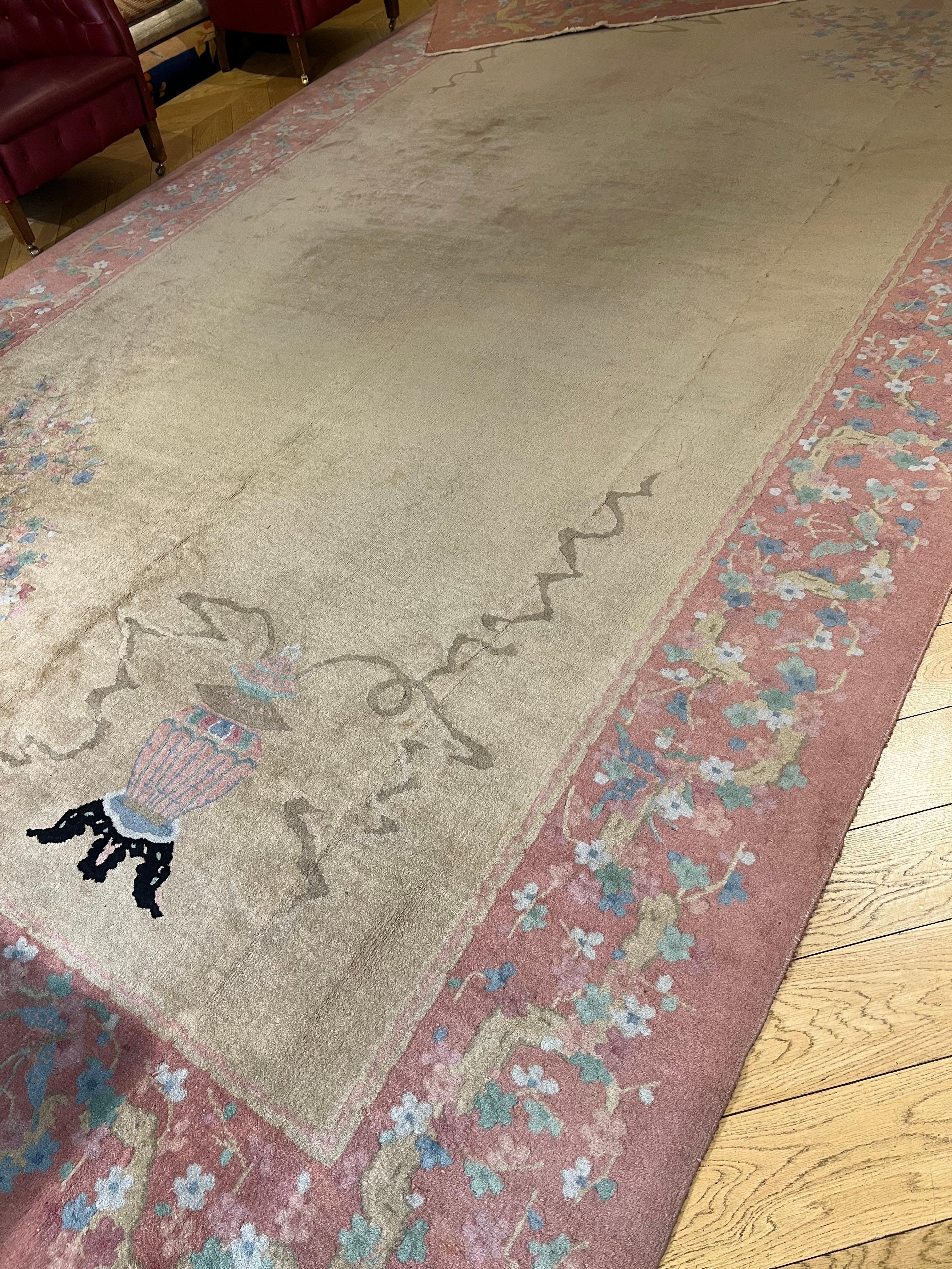 This beautiful Chinese carpet from the Art Deco period is distinguished by its elegance and unusual style. The wool is shiny and silky, spun with greater thickness than normal Chinese wool. This type of carpet was born around the 20s on the
