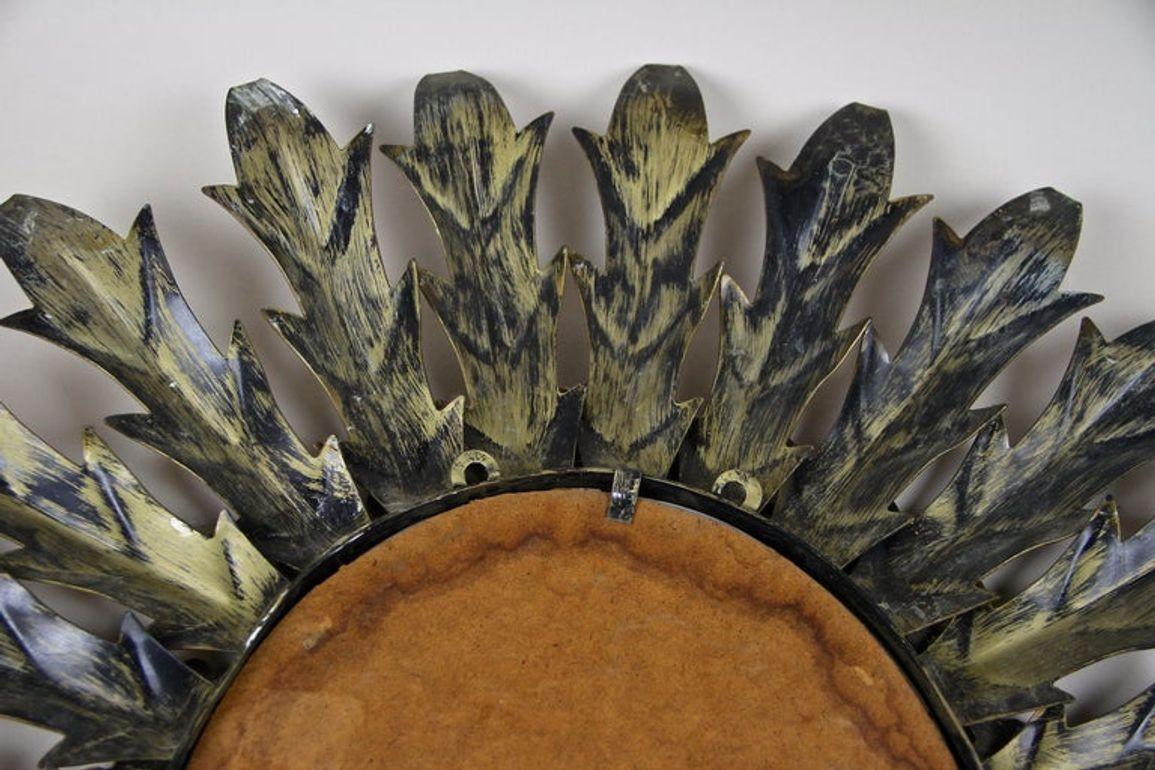 20th Century Art Deco Oval Sunburst Wall Mirror, France circa 1920 For Sale 9