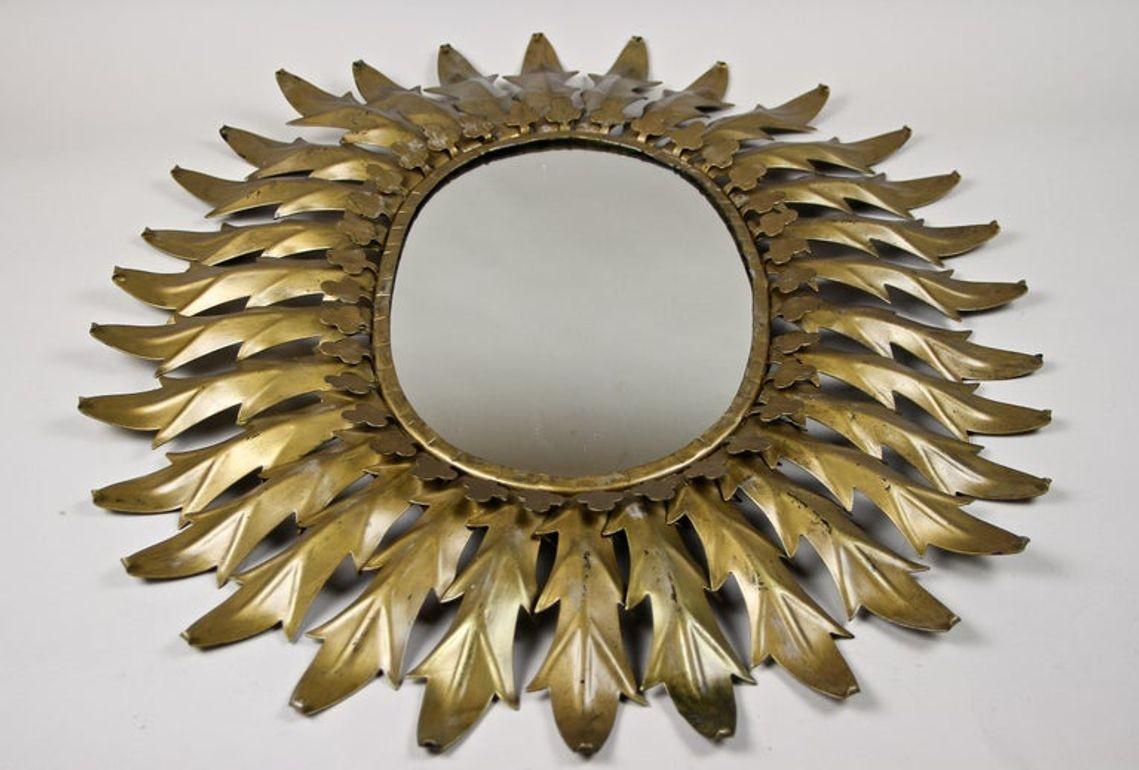20th Century Art Deco Oval Sunburst Wall Mirror, France circa 1920 For Sale 3