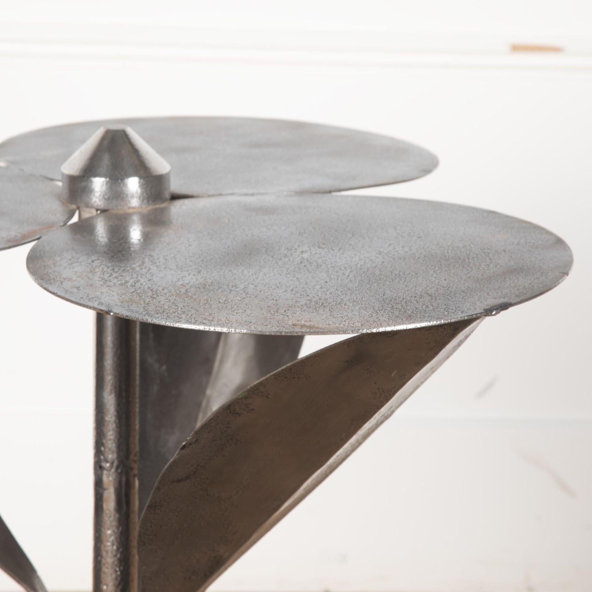Acier Table à fleurs Art Déco du 20ème siècle en acier poli en vente