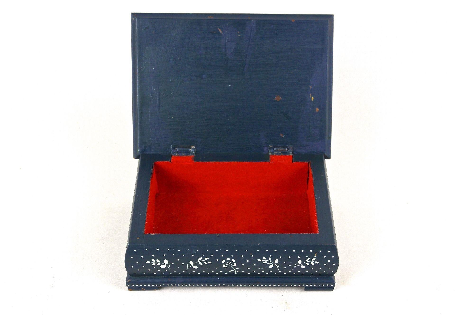 Joyero Art Decó del siglo XX, azul prusiano, pintado a mano, Austria ca. 1920 Hecho a mano en venta