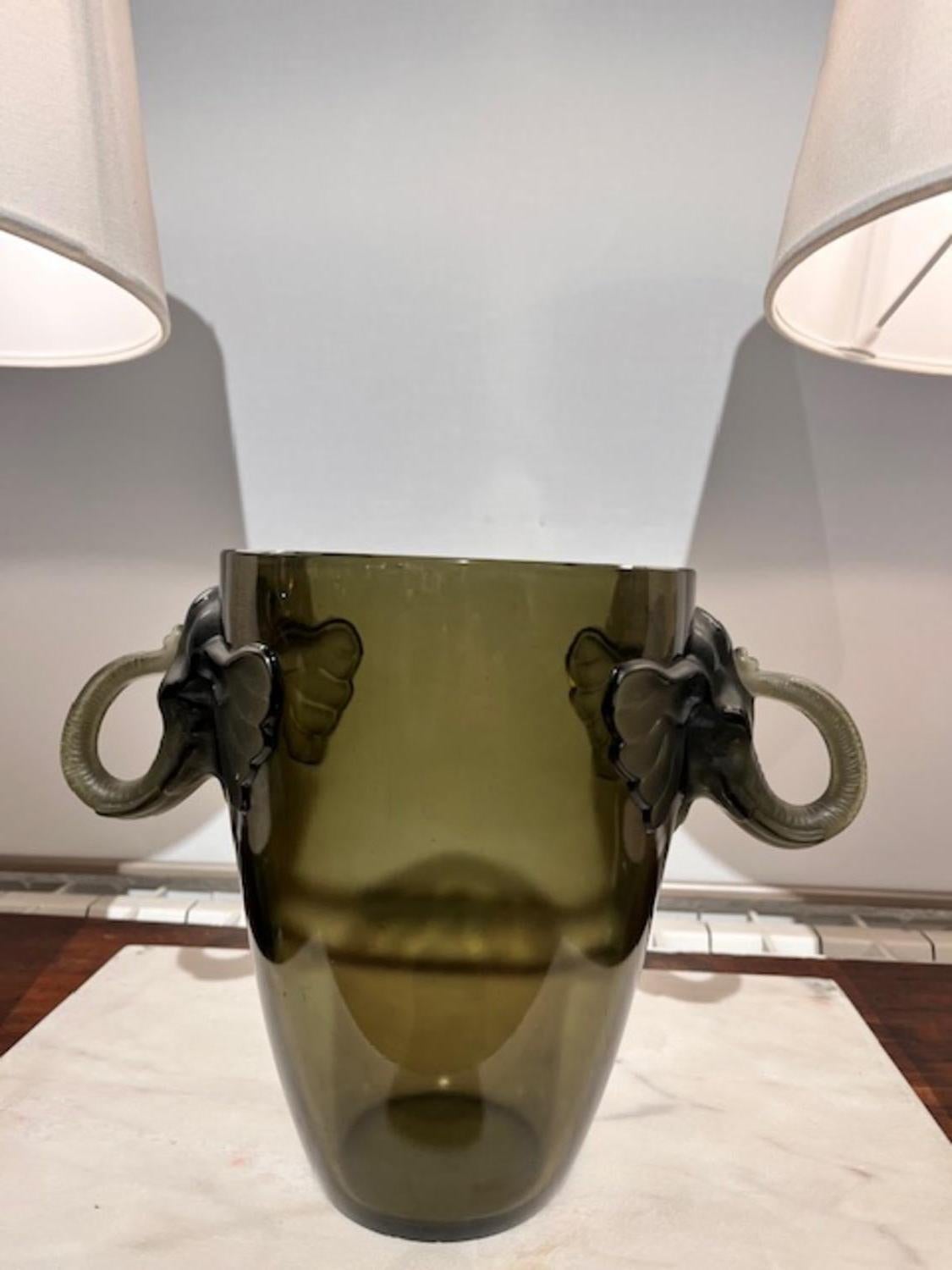 Vaso di vetro scultoreo Art Déco del XX secolo di Josef Inwald in vendita 6