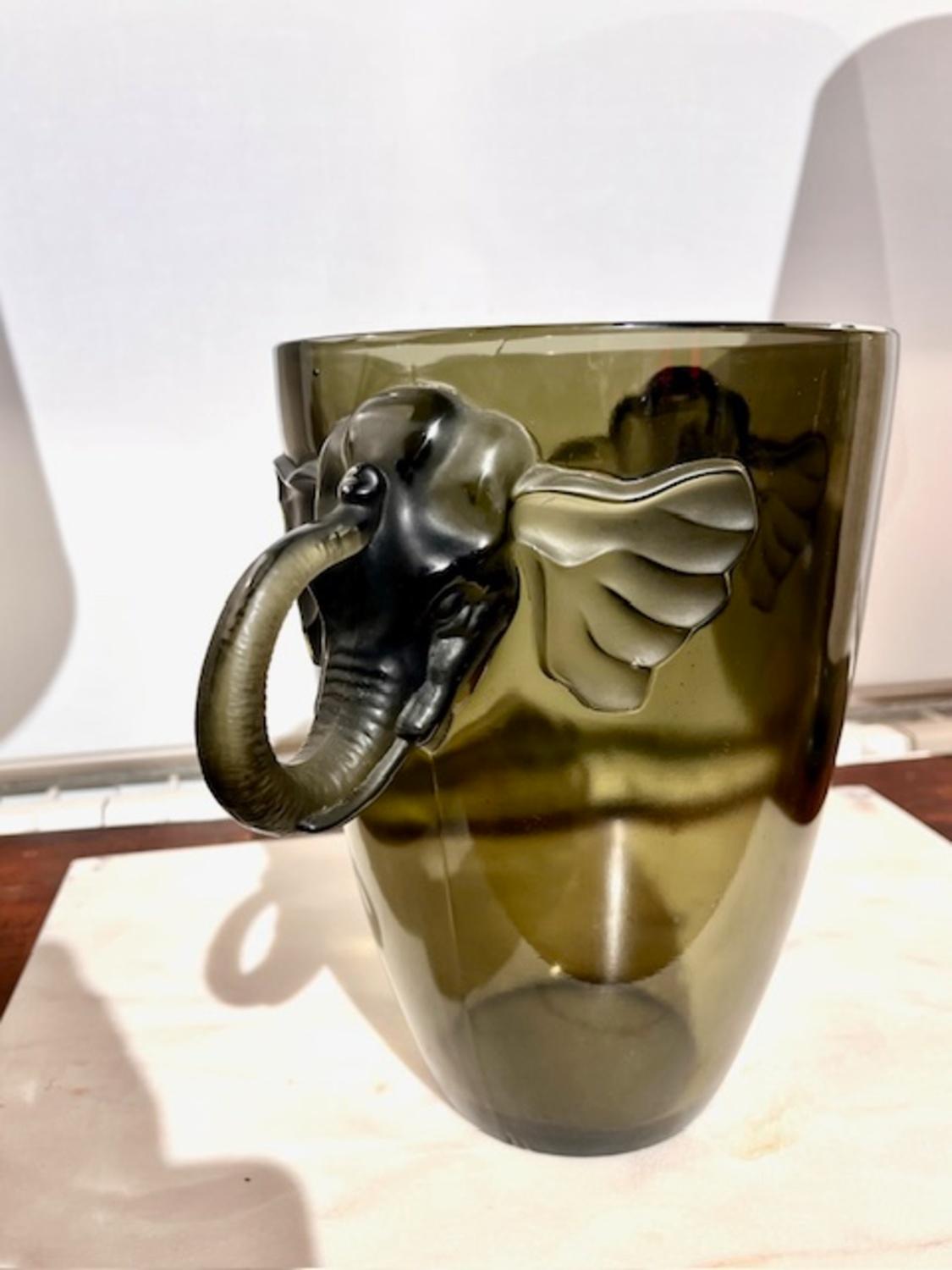 Vaso di vetro scultoreo Art Déco del XX secolo di Josef Inwald in vendita 7