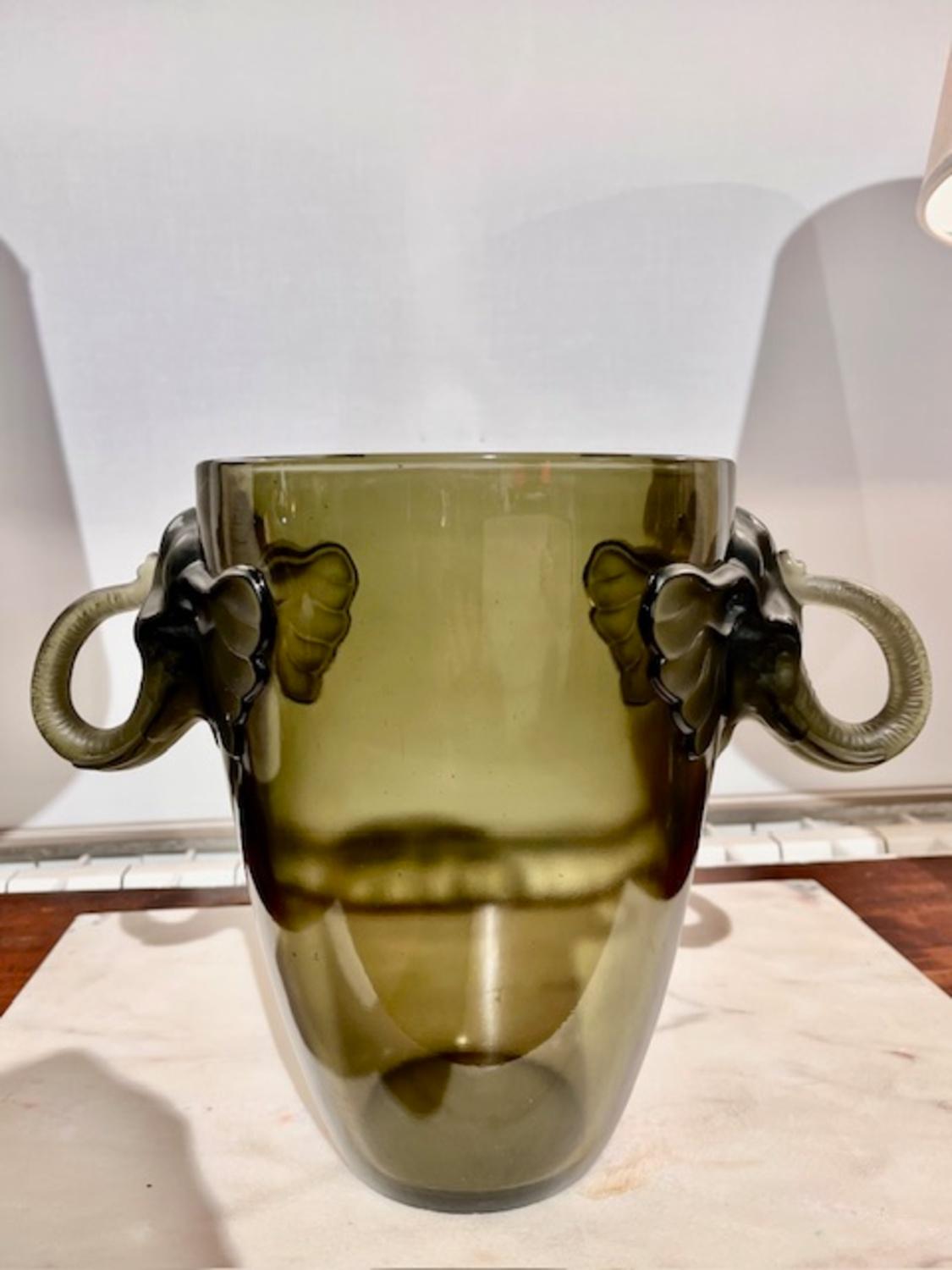 Vaso di vetro scultoreo Art Déco del XX secolo di Josef Inwald in vendita 8