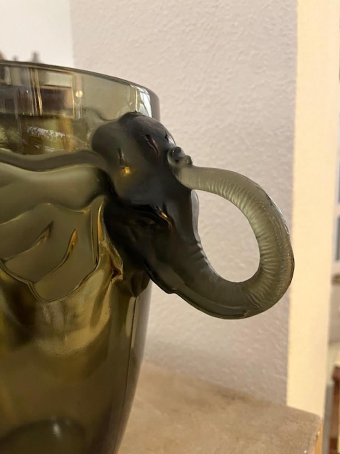 Ceco Vaso di vetro scultoreo Art Déco del XX secolo di Josef Inwald in vendita