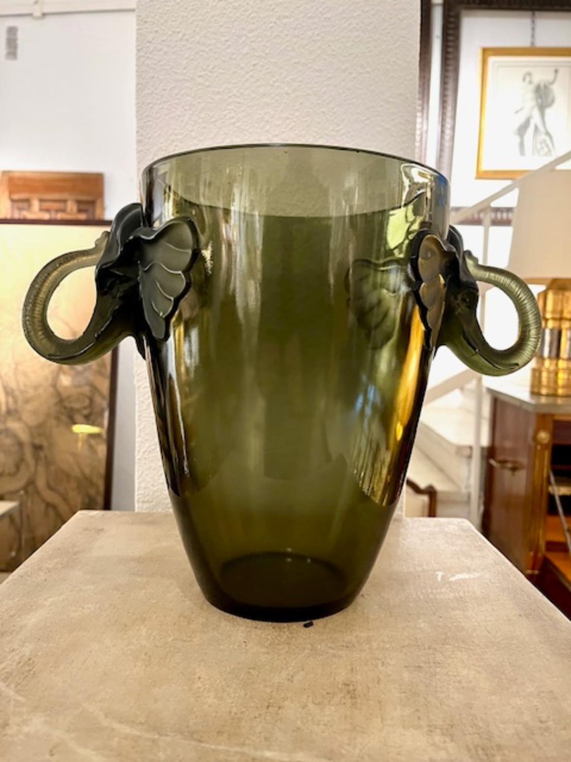Vaso di vetro scultoreo Art Déco del XX secolo di Josef Inwald In condizioni buone in vendita a Madrid, ES