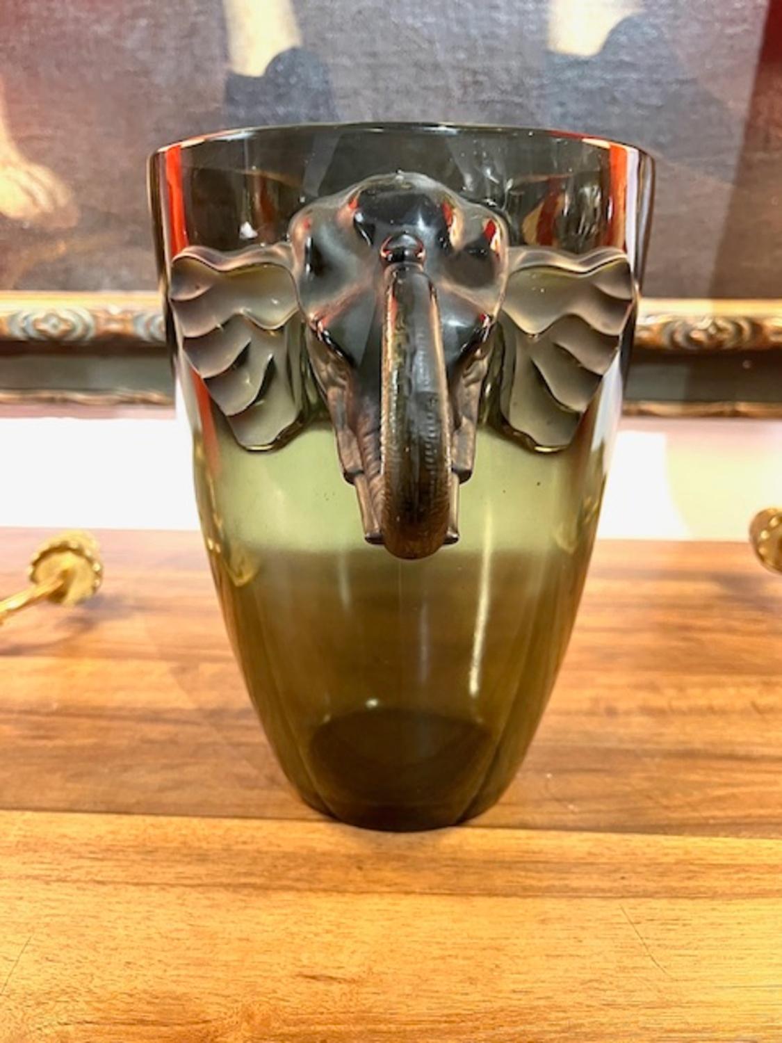 Vaso di vetro scultoreo Art Déco del XX secolo di Josef Inwald in vendita 1