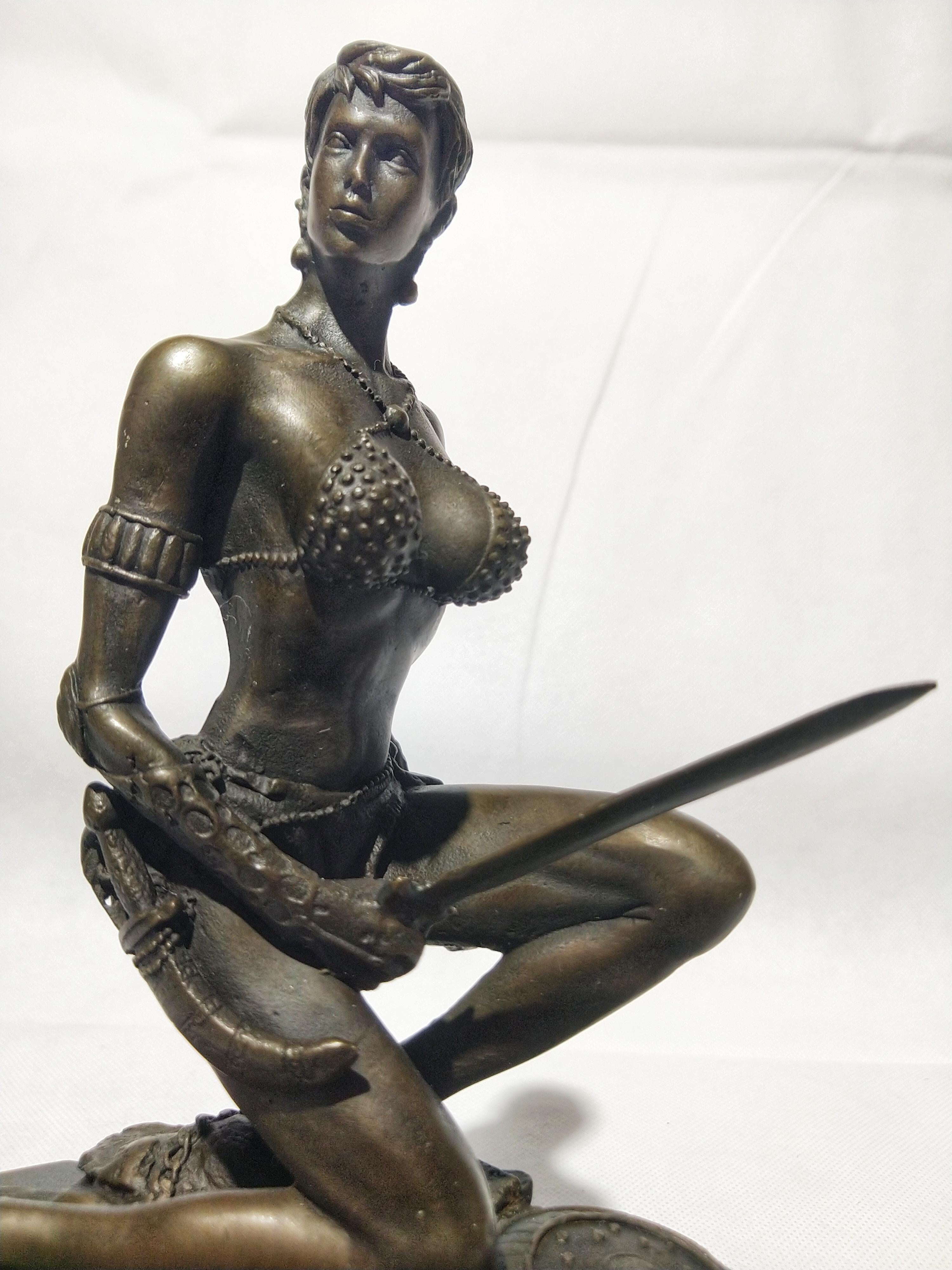 20th Century Art Deco Sculpture Figure Plum Bronze Amazon Warrior In Excellent Condition In Toledo, Castilla La Mancha