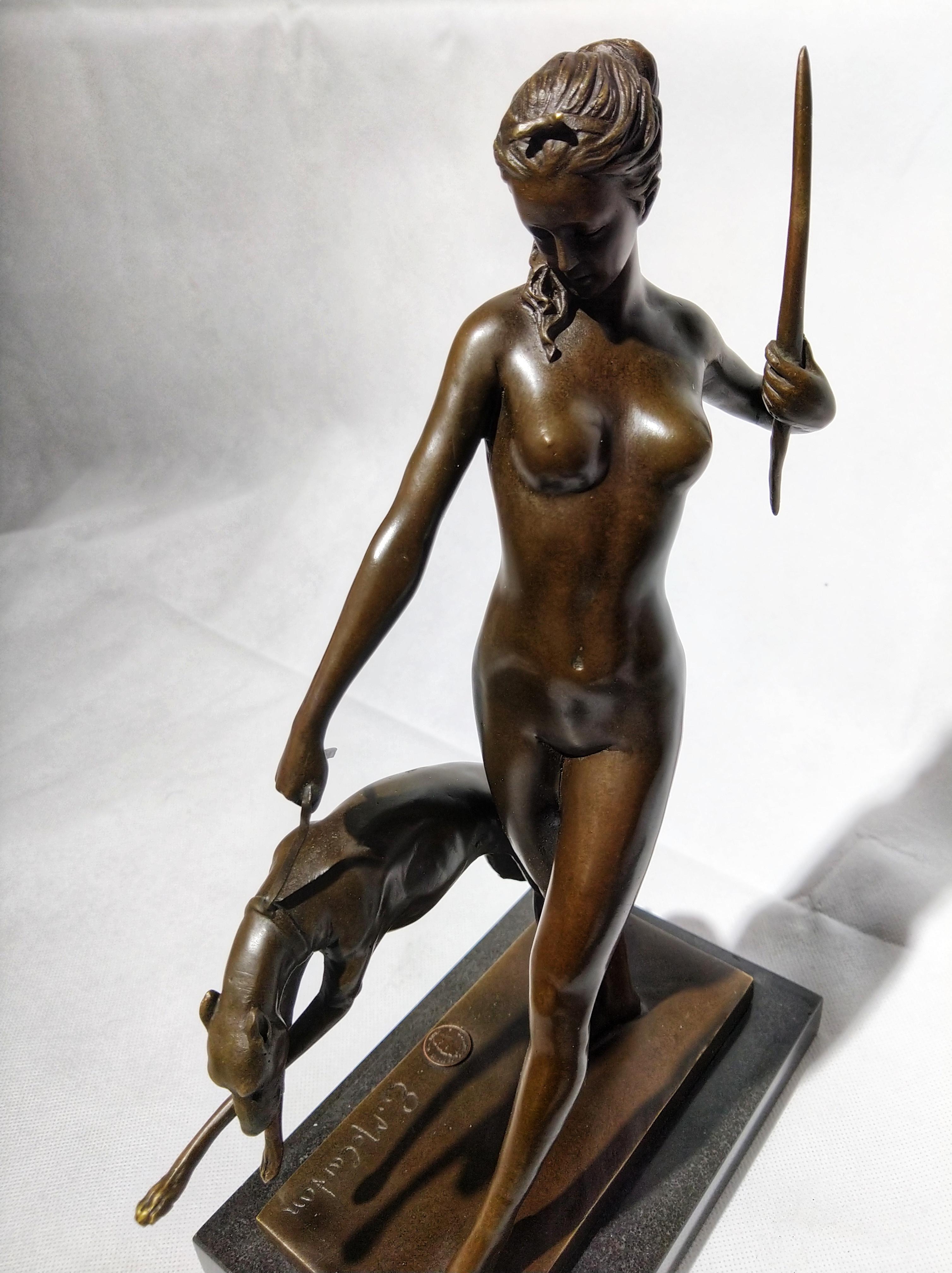 20th Century Art Deco Sculpture Figure Plum Bronze Diana Goddess of Hunting In Excellent Condition For Sale In Toledo, Castilla La Mancha