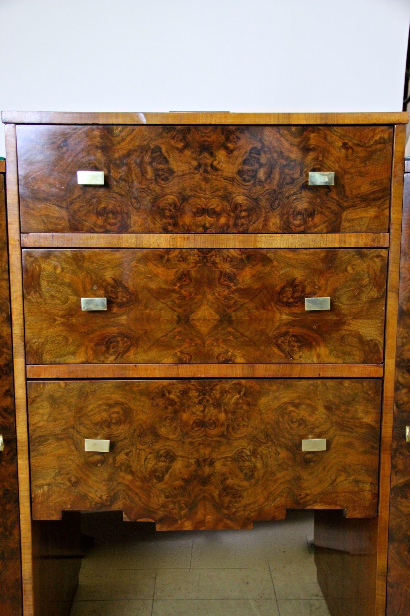 Credenza/Buffet Art Deco del XX secolo - Noce di radica abbinata, AT, 1930 ca. in vendita 4