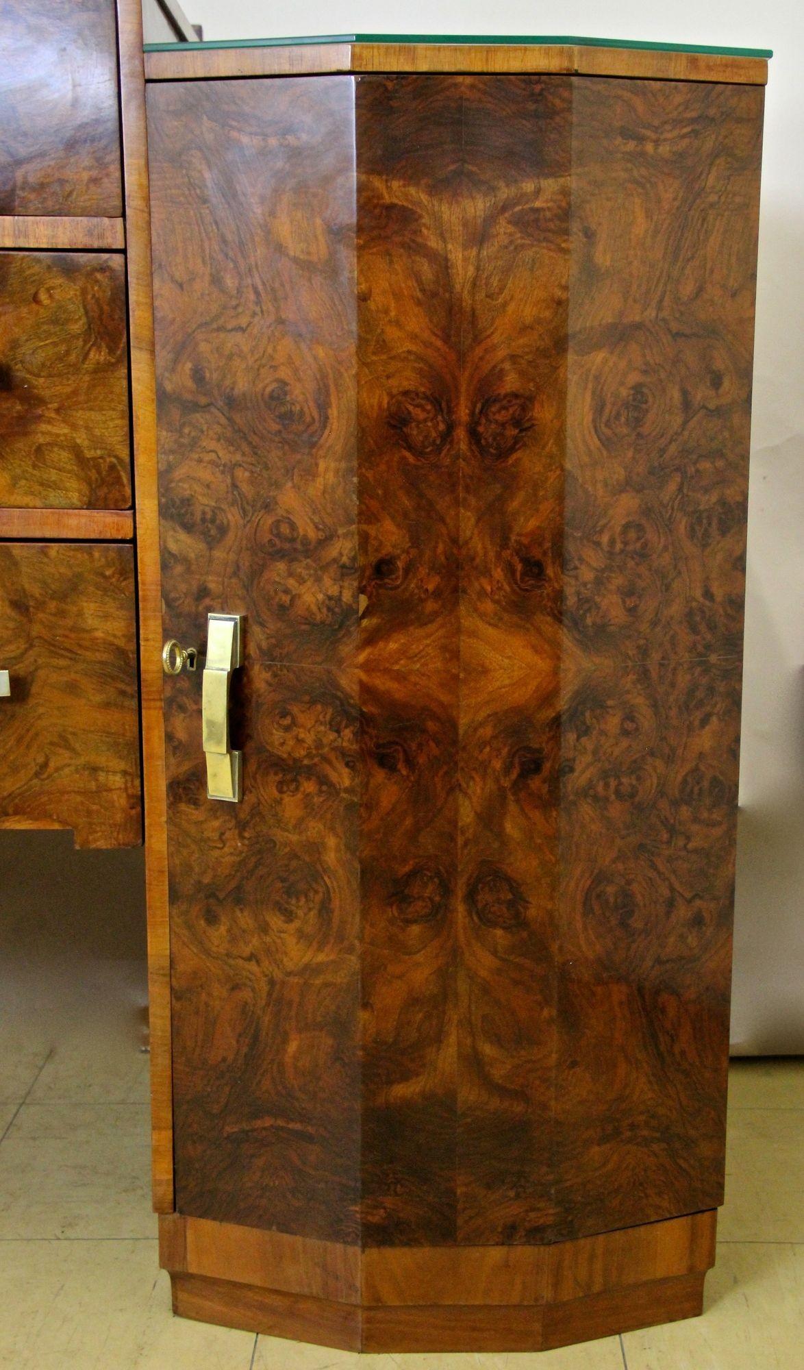 Credenza/Buffet Art Deco del XX secolo - Noce di radica abbinata, AT, 1930 ca. in vendita 5