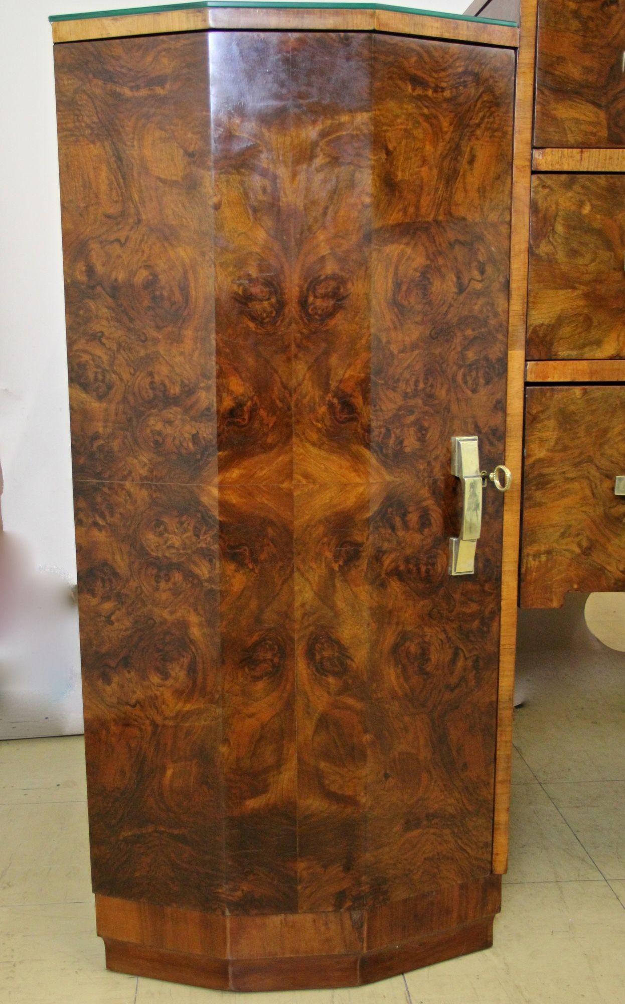Credenza/Buffet Art Deco del XX secolo - Noce di radica abbinata, AT, 1930 ca. in vendita 2
