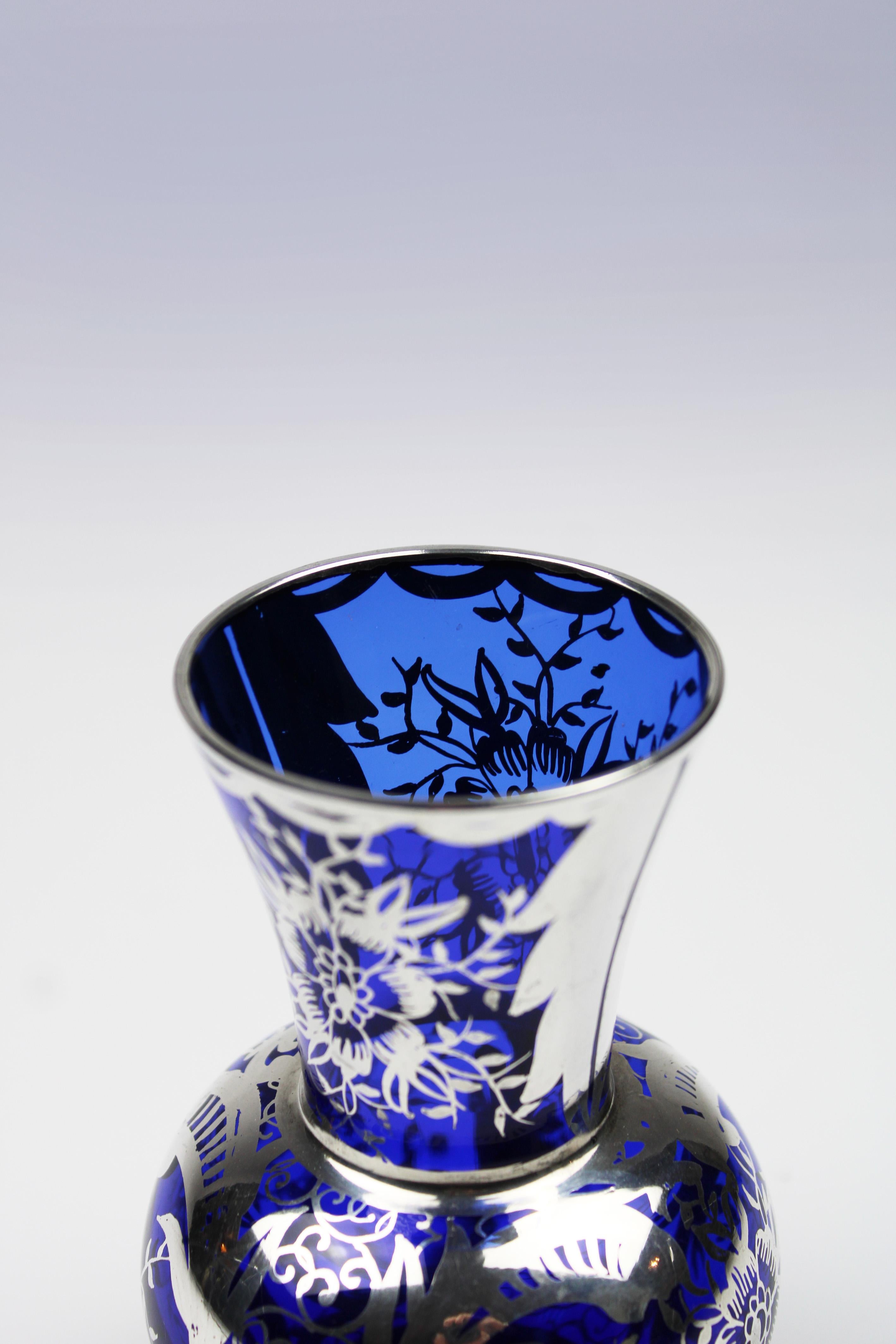 Kobaltblaue Vase mit Blumendekor aus Silberüberzug im Art déco-Stil des 20. Jahrhunderts, Italien im Zustand „Gut“ im Angebot in Antwerpen, BE