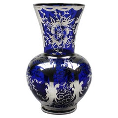 Vase Art déco du 20ème siècle recouvert d'argent bleu cobalt décoration florale Italie