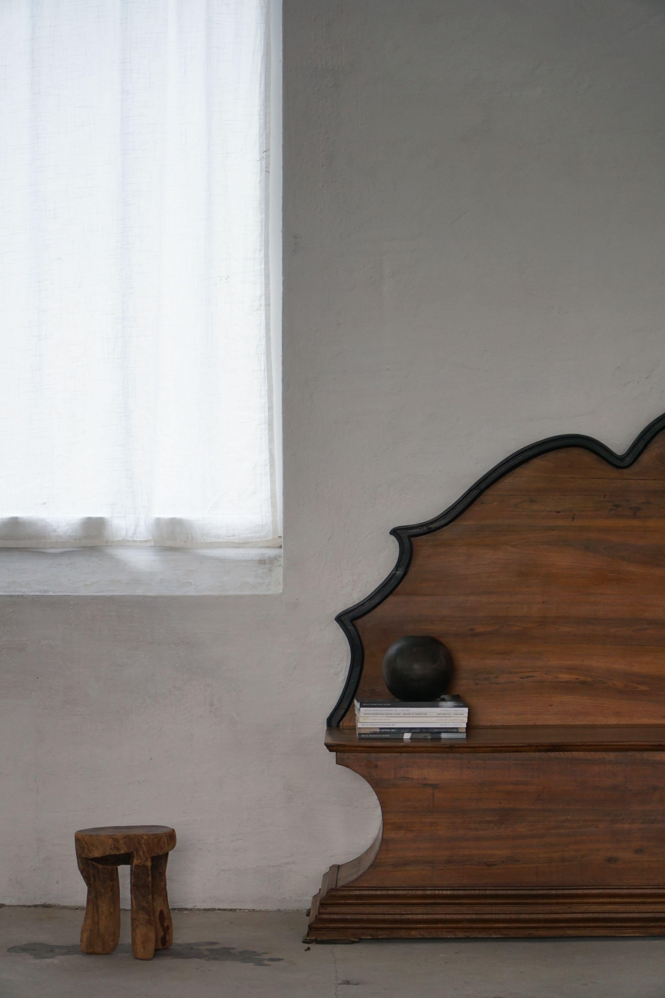 20ème siècle  Banc de rangement Art Déco en bois de noyer, par un ébéniste danois en vente 7