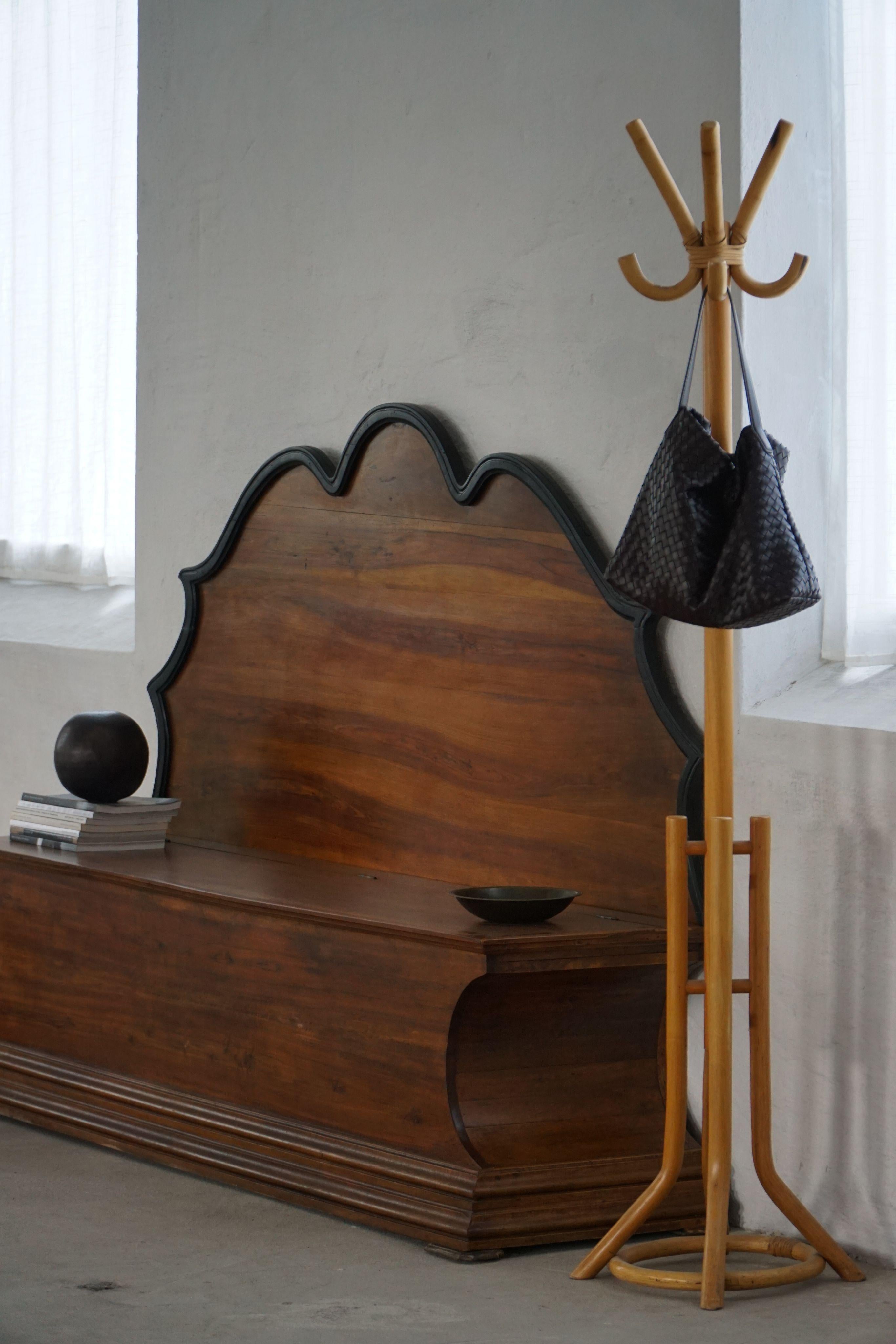 20ème siècle  Banc de rangement Art Déco en bois de noyer, par un ébéniste danois en vente 8