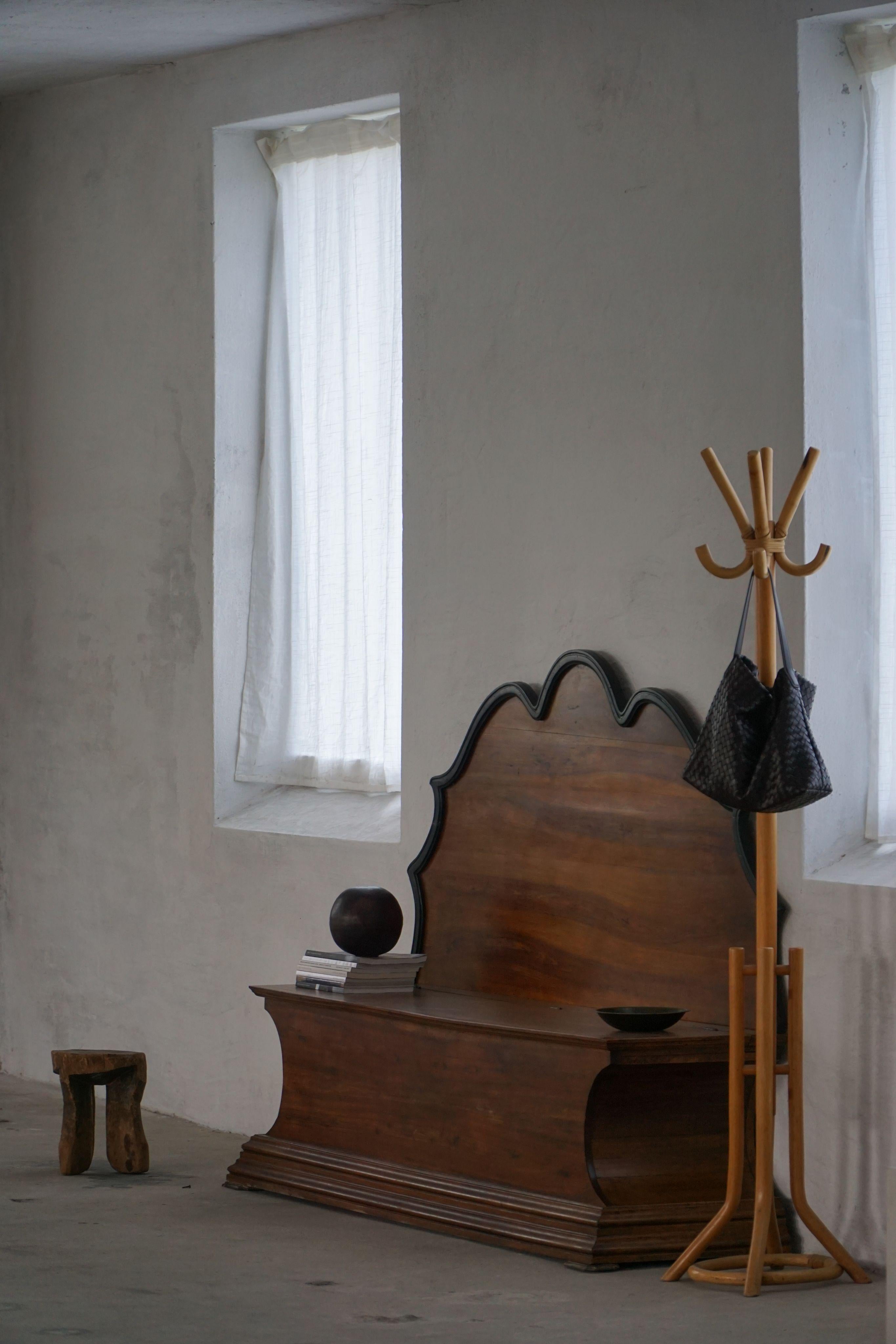 20ème siècle  Banc de rangement Art Déco en bois de noyer, par un ébéniste danois en vente 9