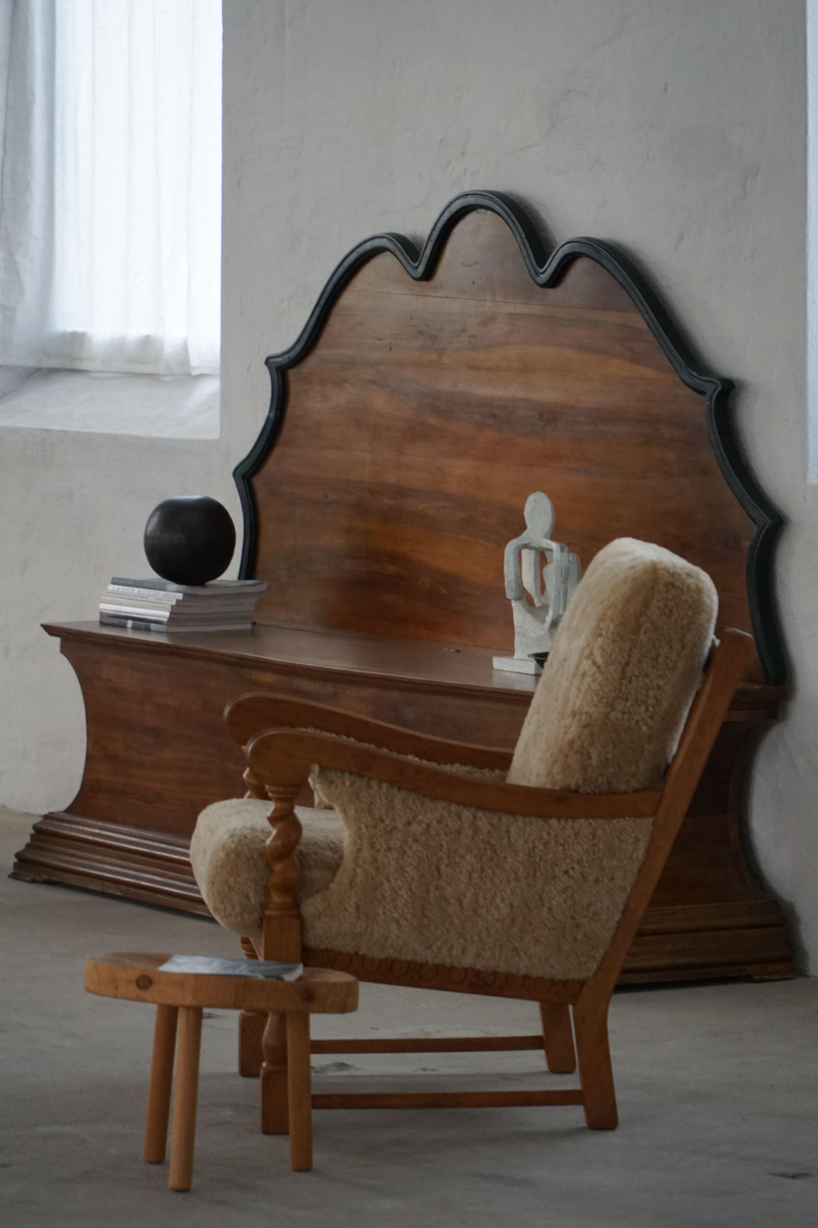 20ème siècle  Banc de rangement Art Déco en bois de noyer, par un ébéniste danois Bon état - En vente à Odense, DK