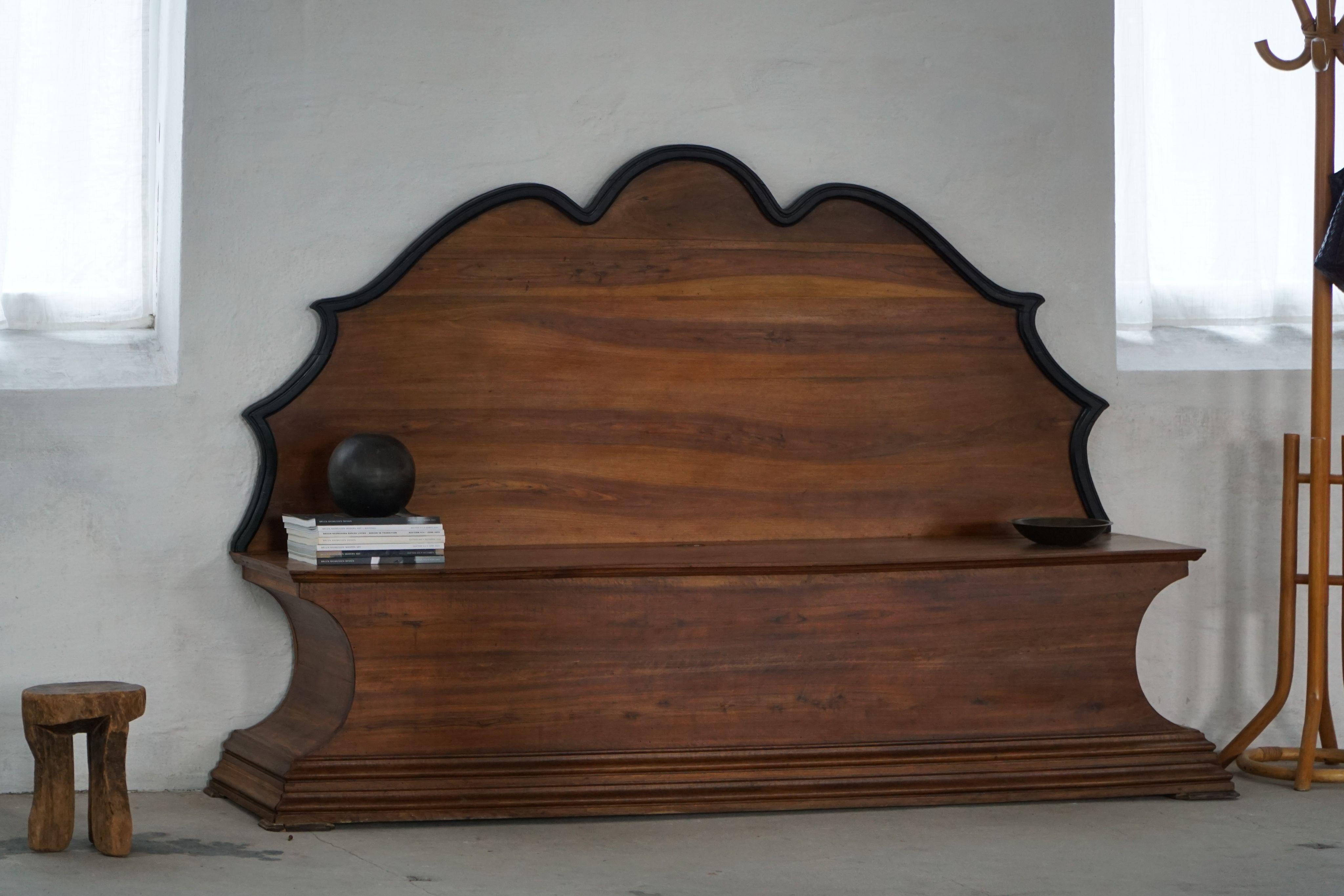20ième siècle 20ème siècle  Banc de rangement Art Déco en bois de noyer, par un ébéniste danois en vente