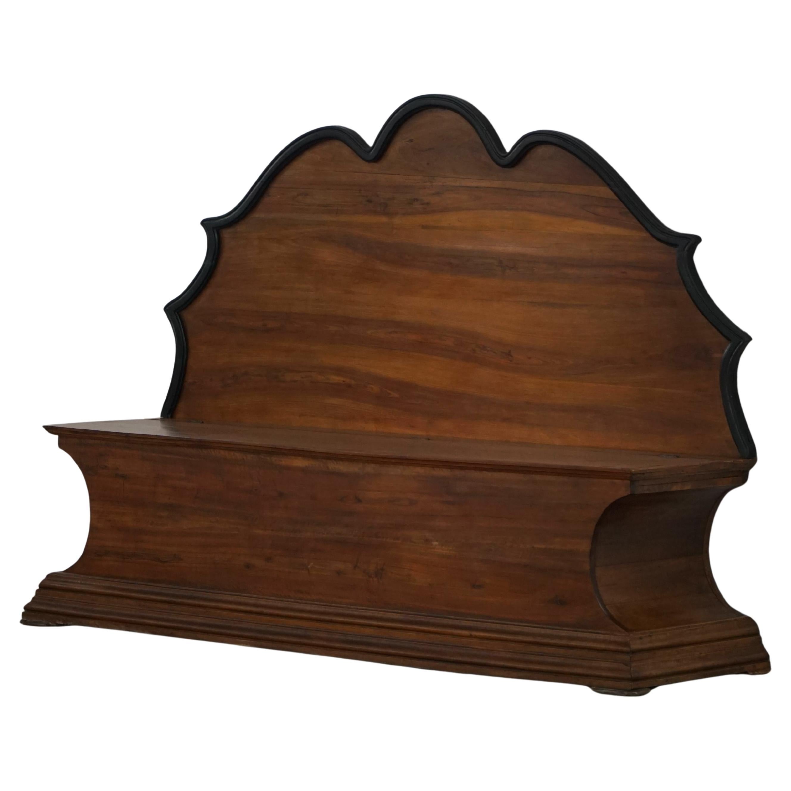 20ème siècle  Banc de rangement Art Déco en bois de noyer, par un ébéniste danois en vente