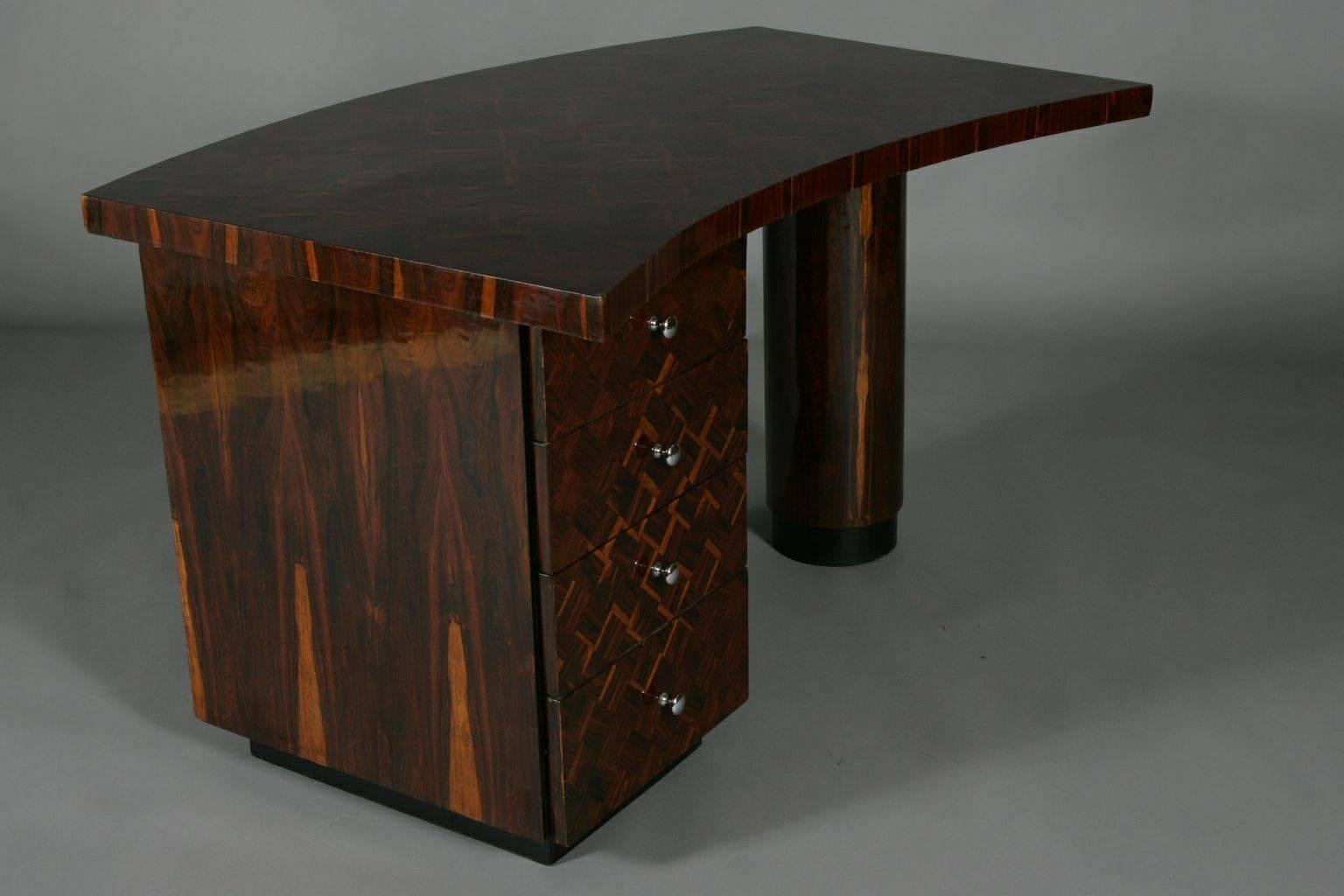 French writing table in Art Deco style.
Noble wood veneer on solid spruce. Rhomboidal pattern.

(L-Mhs-11).
  