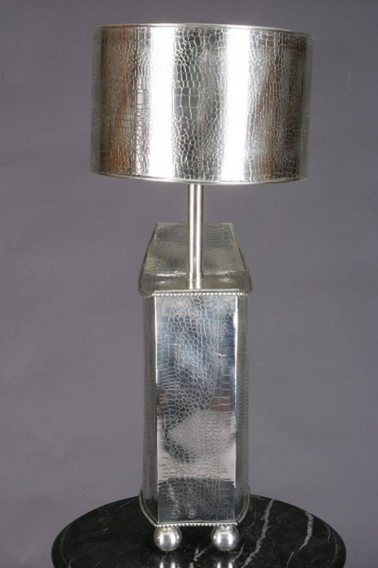 20ième siècle Lampe de table de style Art Déco du XXe siècle, plaquée argent en vente