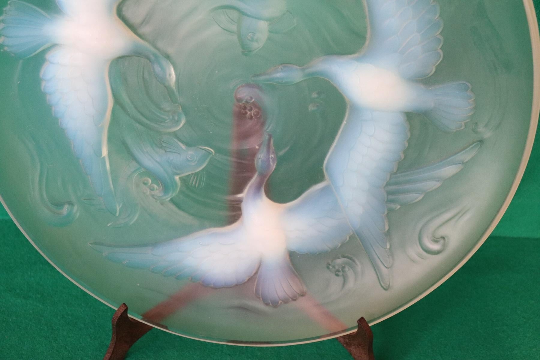 20th Century Art Deco Verlys Glass French Plate in Transparent Color with Birds In Excellent Condition In Casale Monferrato, IT