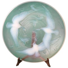 20ème siècle Art Déco Verlys assiette française en verre transparent avec des oiseaux