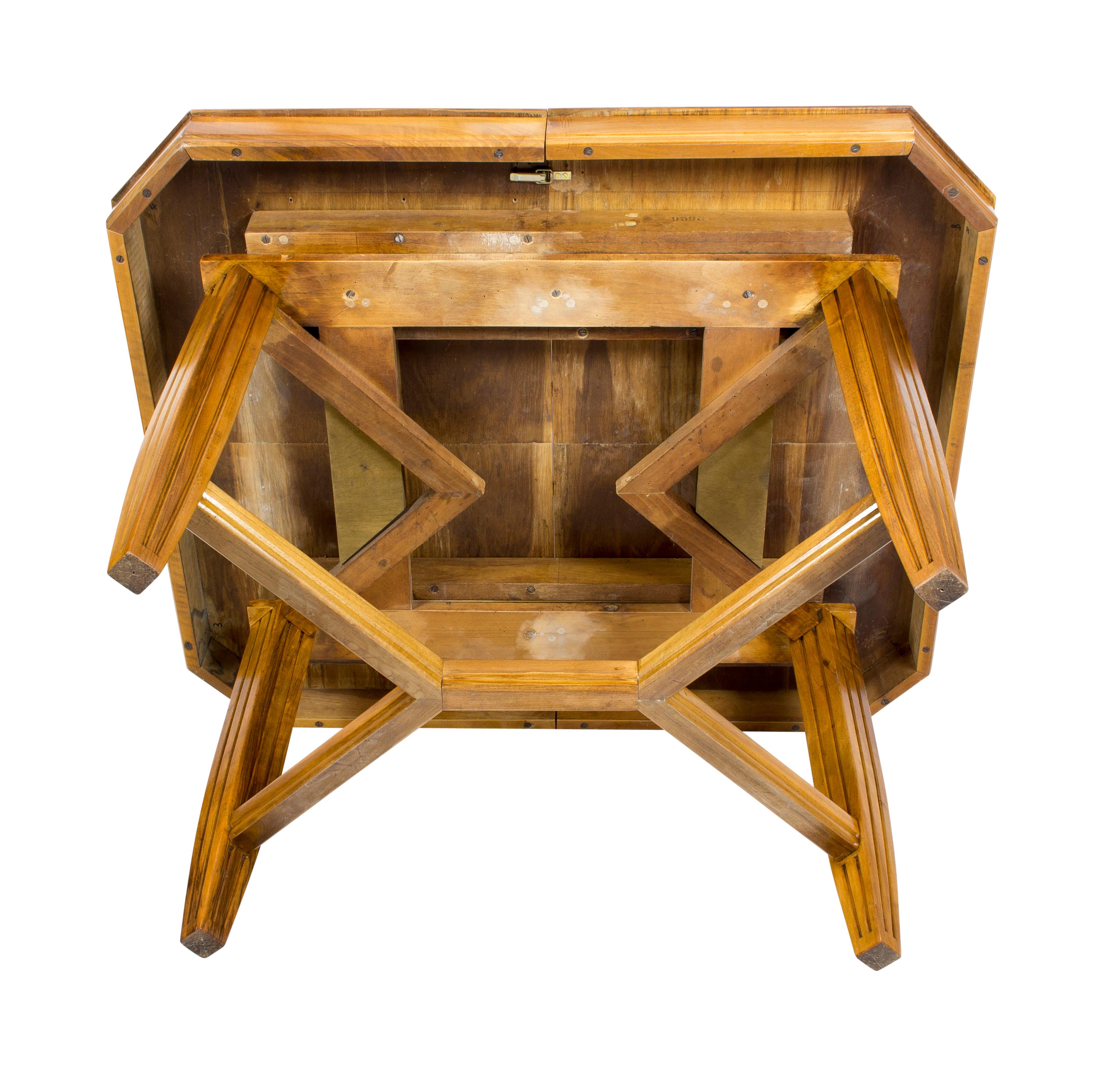 20th Century, Art Deco Walnut Table Extendable For Sale 2