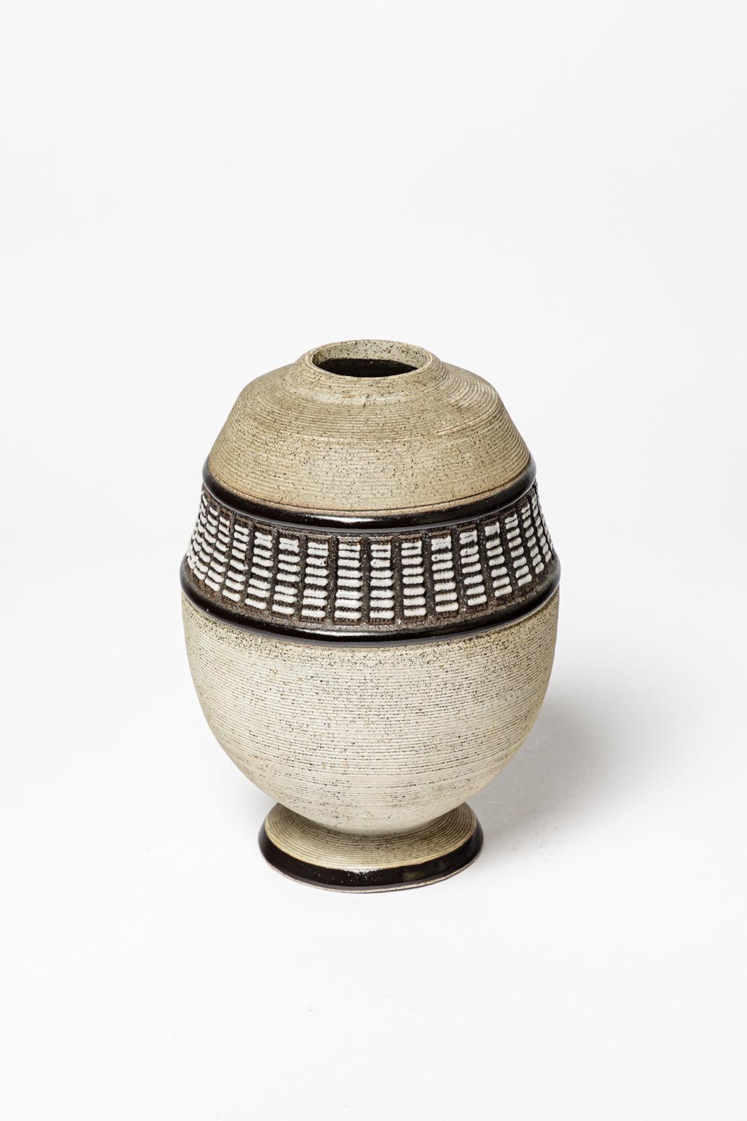 20th century art deco white and grey ceramic vase by Lucien Brisdoux 1940 In Excellent Condition For Sale In Neuilly-en- sancerre, FR
