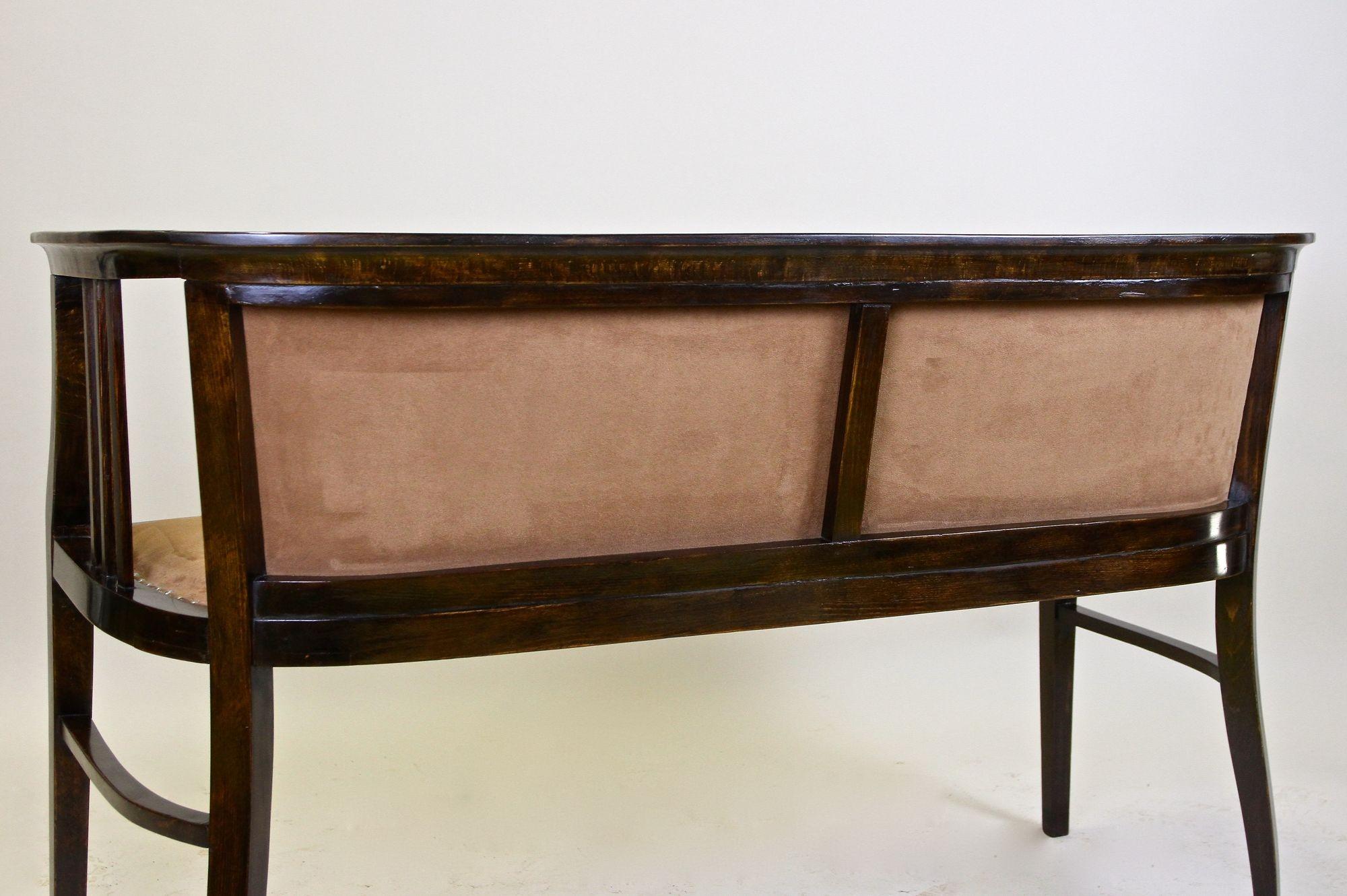 Banc en bois cintré Art nouveau du 20ème siècle, nouvellement tapissé, Autriche, vers 1910 en vente 3