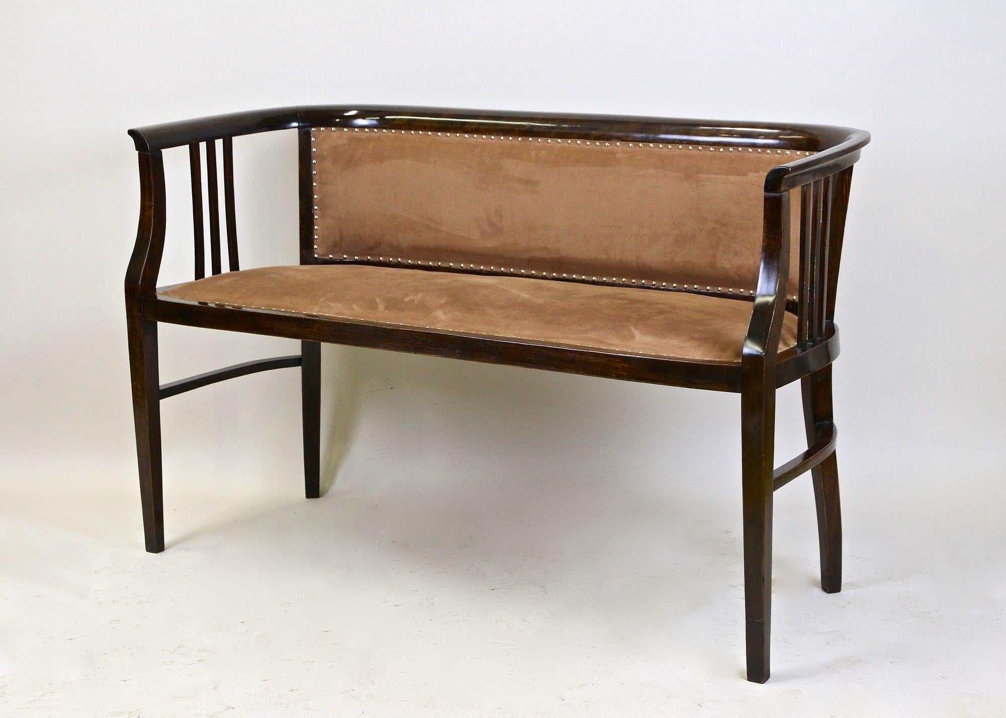 Banc en bois cintré Art nouveau du 20ème siècle, nouvellement tapissé, Autriche, vers 1910 en vente 6