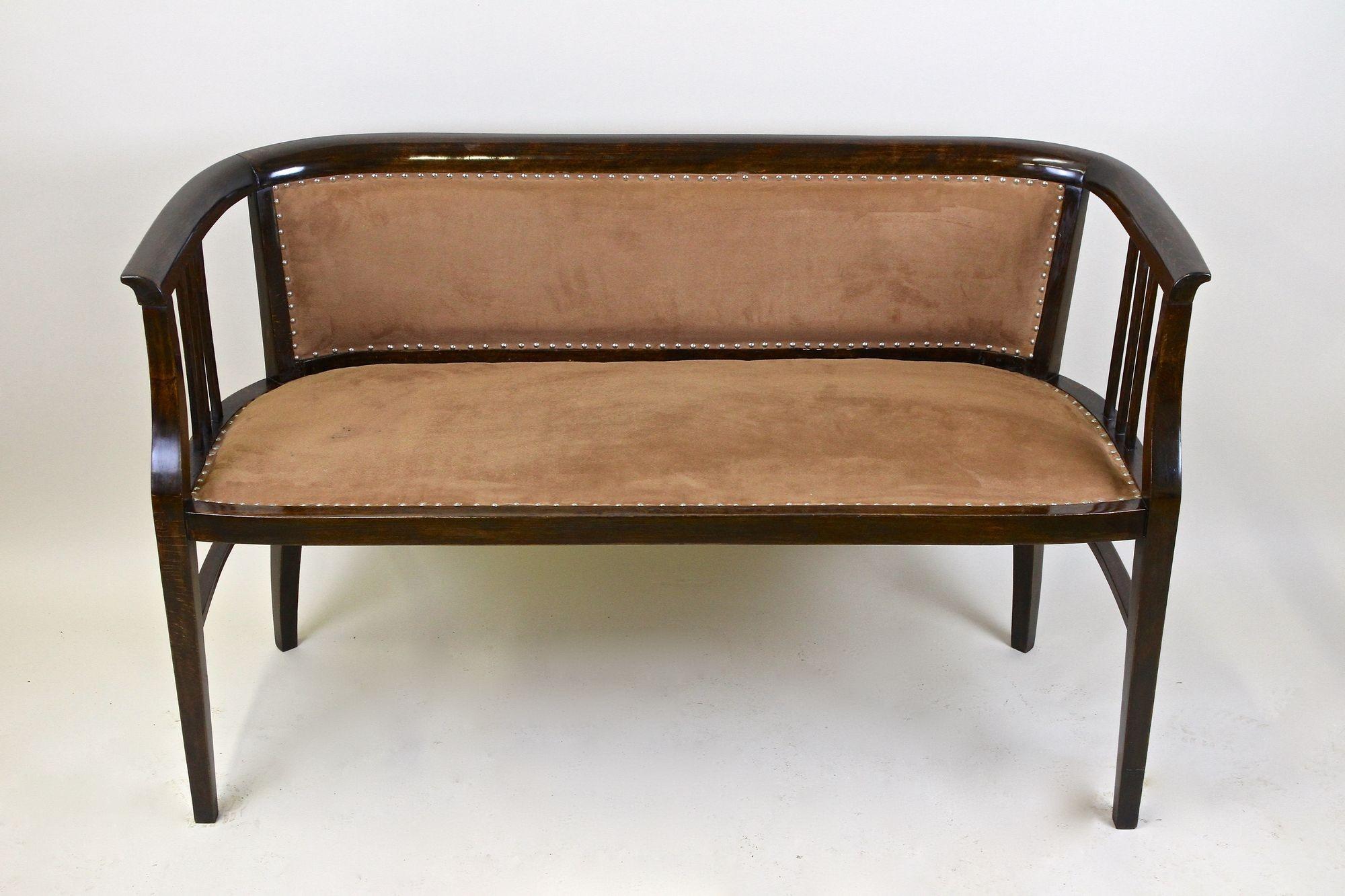 Autrichien Banc en bois cintré Art nouveau du 20ème siècle, nouvellement tapissé, Autriche, vers 1910 en vente