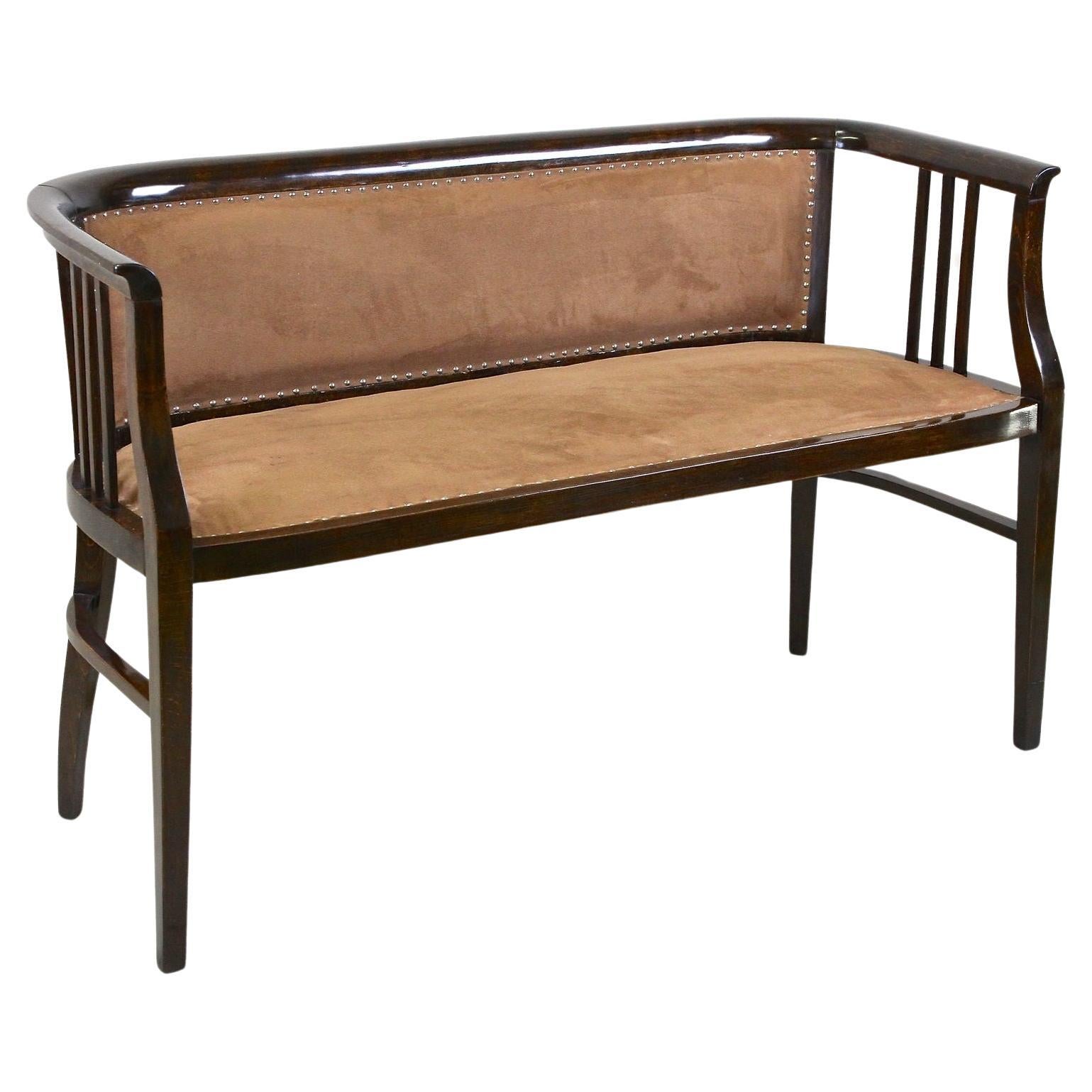 20th Century Art Nouveau Bentwood Bench, Newly Upholstered, Austria, circa 1910 For Sale