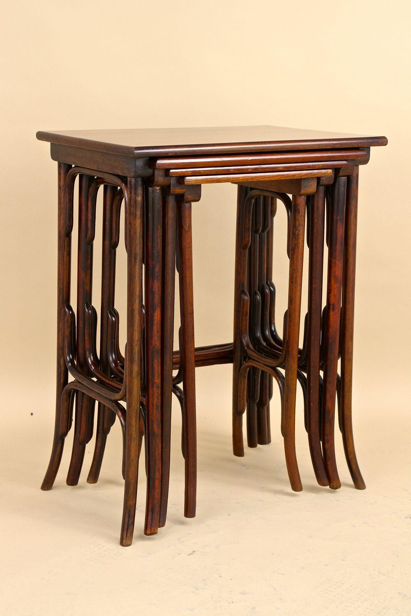 20th Century Art Nouveau Bentwood Nesting Tables by Thonet, Austria circa 1905 For Sale 9