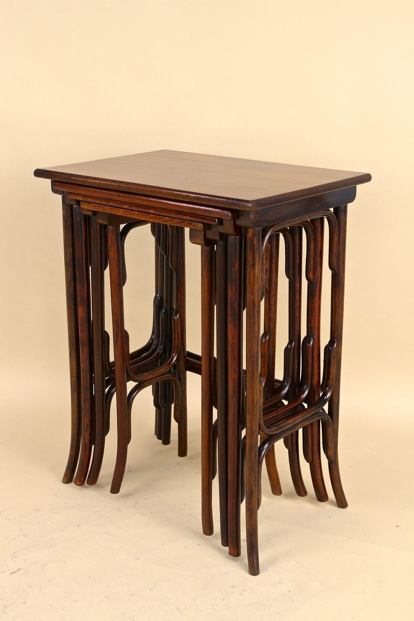 Hand-Crafted 20th Century Art Nouveau Bentwood Nesting Tables by Thonet, Austria circa 1905 For Sale