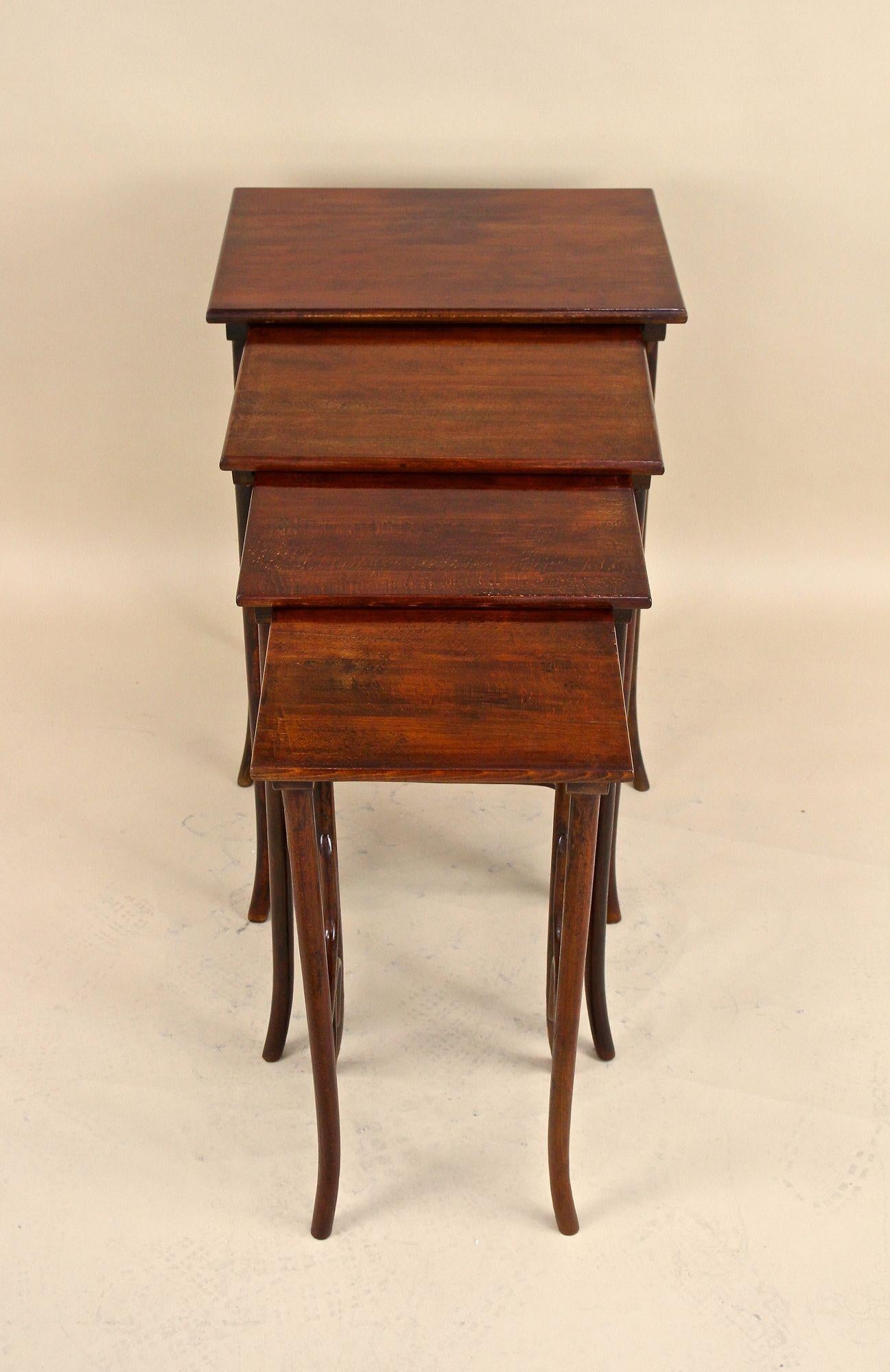 20th Century Art Nouveau Bentwood Nesting Tables by Thonet, Austria circa 1905 For Sale 1