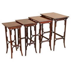 20. Jahrhundert Jugendstil Bugholz Nisttische von Thonet, Österreich um 1905