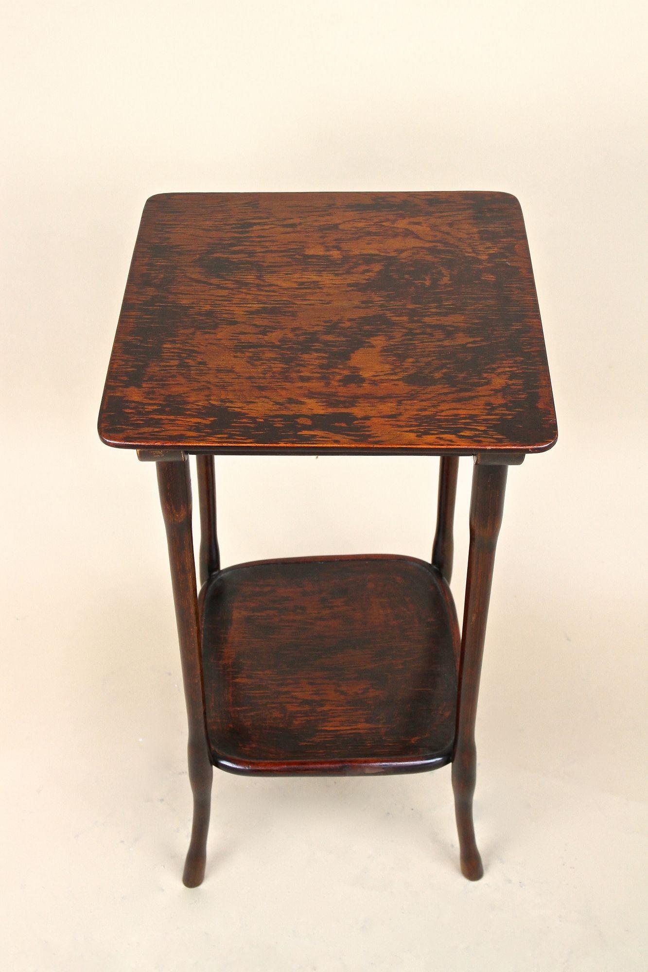 20. Jahrhundert Jugendstil Beistelltisch aus Bugholz Nr. 960 von J & J Kohn, AT ca. 1910 (Österreichisch) im Angebot